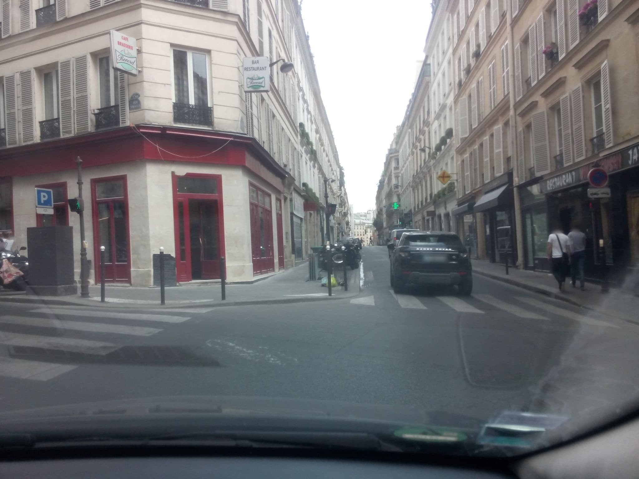 Street view near Hôtel la Bruyère, Paris 17 Batignolles-Monceau — © jibec (CC BY-SA · Mapillary)