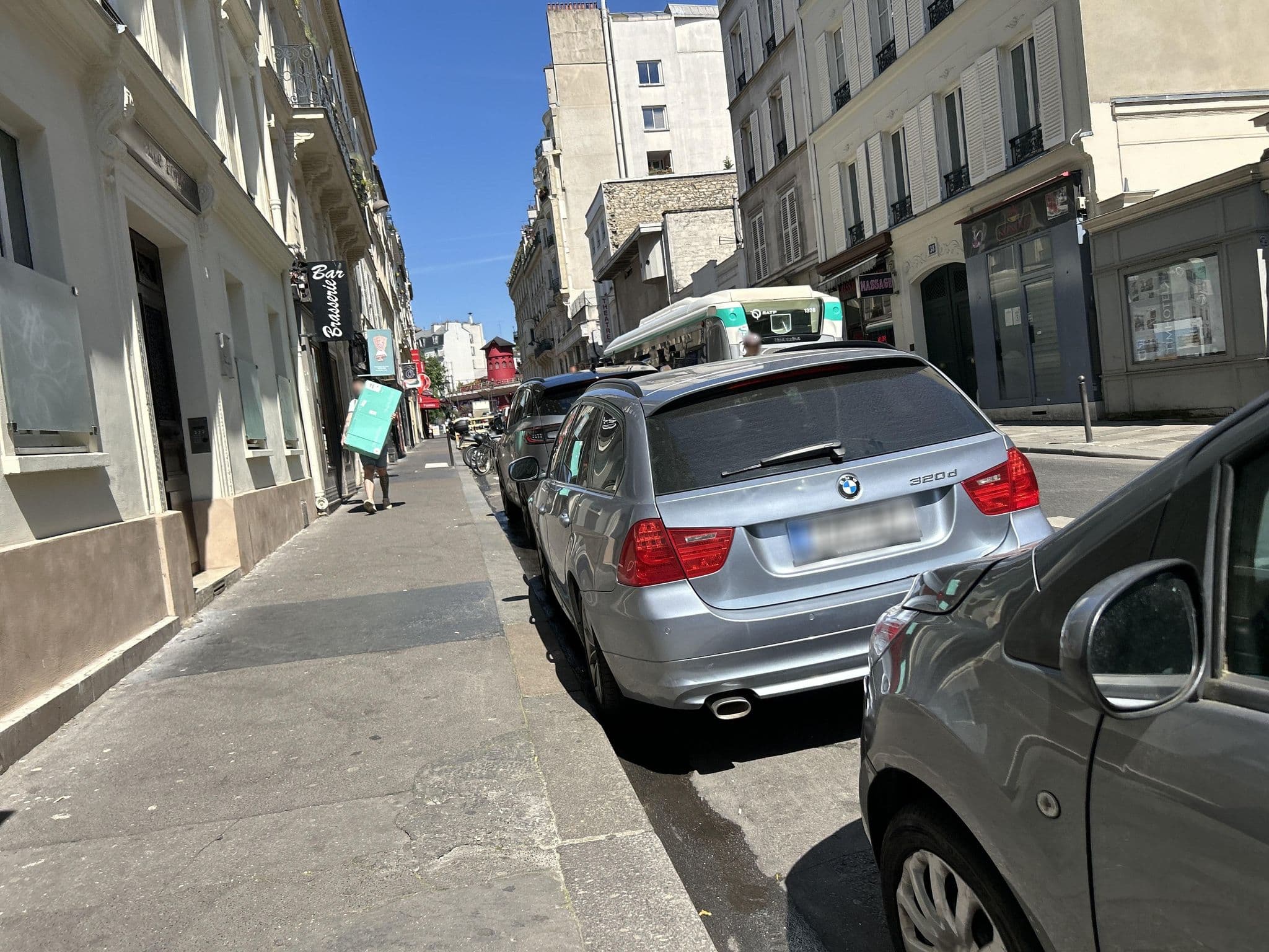 Street view near Timhotel Opéra Blanche Fontaine, Paris 17 Batignolles-Monceau — © railorama (CC BY-SA · Mapillary)
