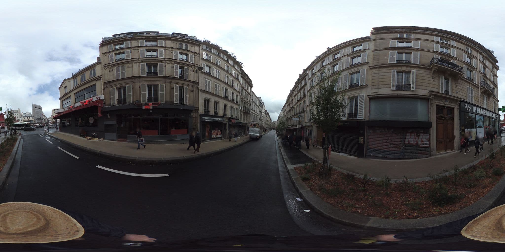 Street view near Appartement moulin rouge II, Paris 17 Batignolles-Monceau — © geovelo (CC BY-SA · Mapillary)