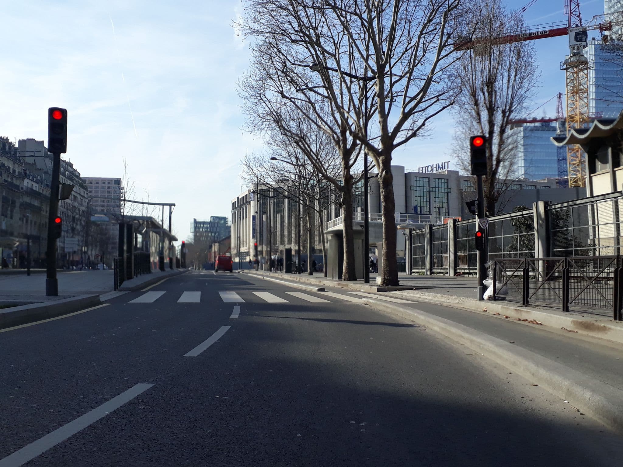 Street view near Hôtel le Grillon, Clichy — © laurentlouf (CC BY-SA · Mapillary)