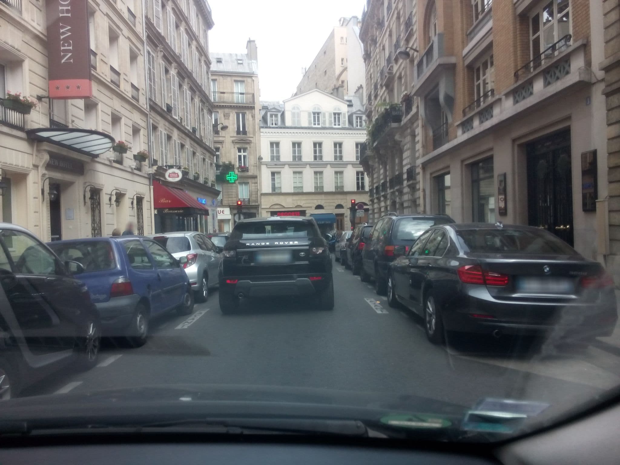 Street view near Les Jardins de Paris, Paris 17 Batignolles-Monceau — © jibec (CC BY-SA · Mapillary)