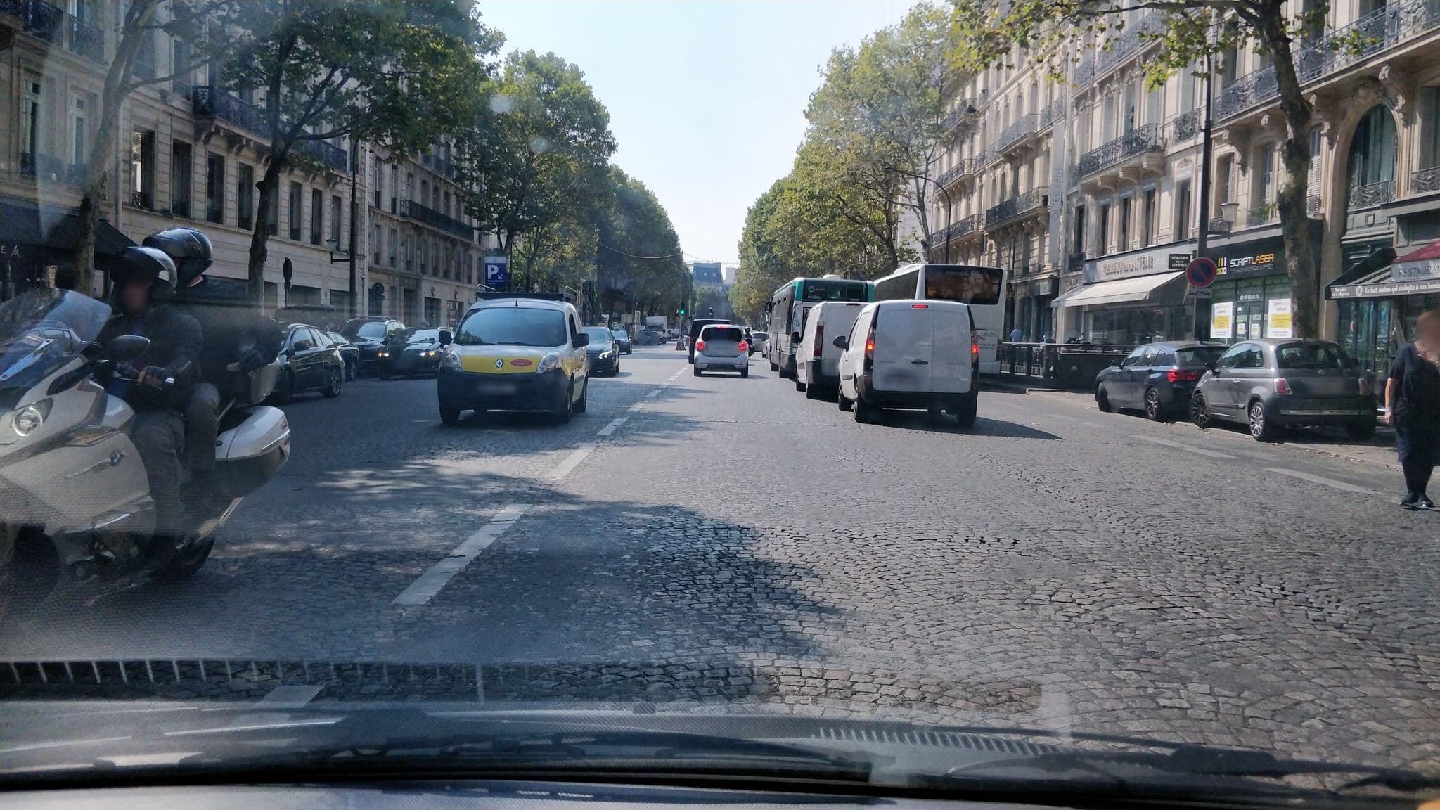 Street view near Eiffel Tower Suite, Paris 08 Élysée — © svr123456789 (CC BY-SA · Mapillary)