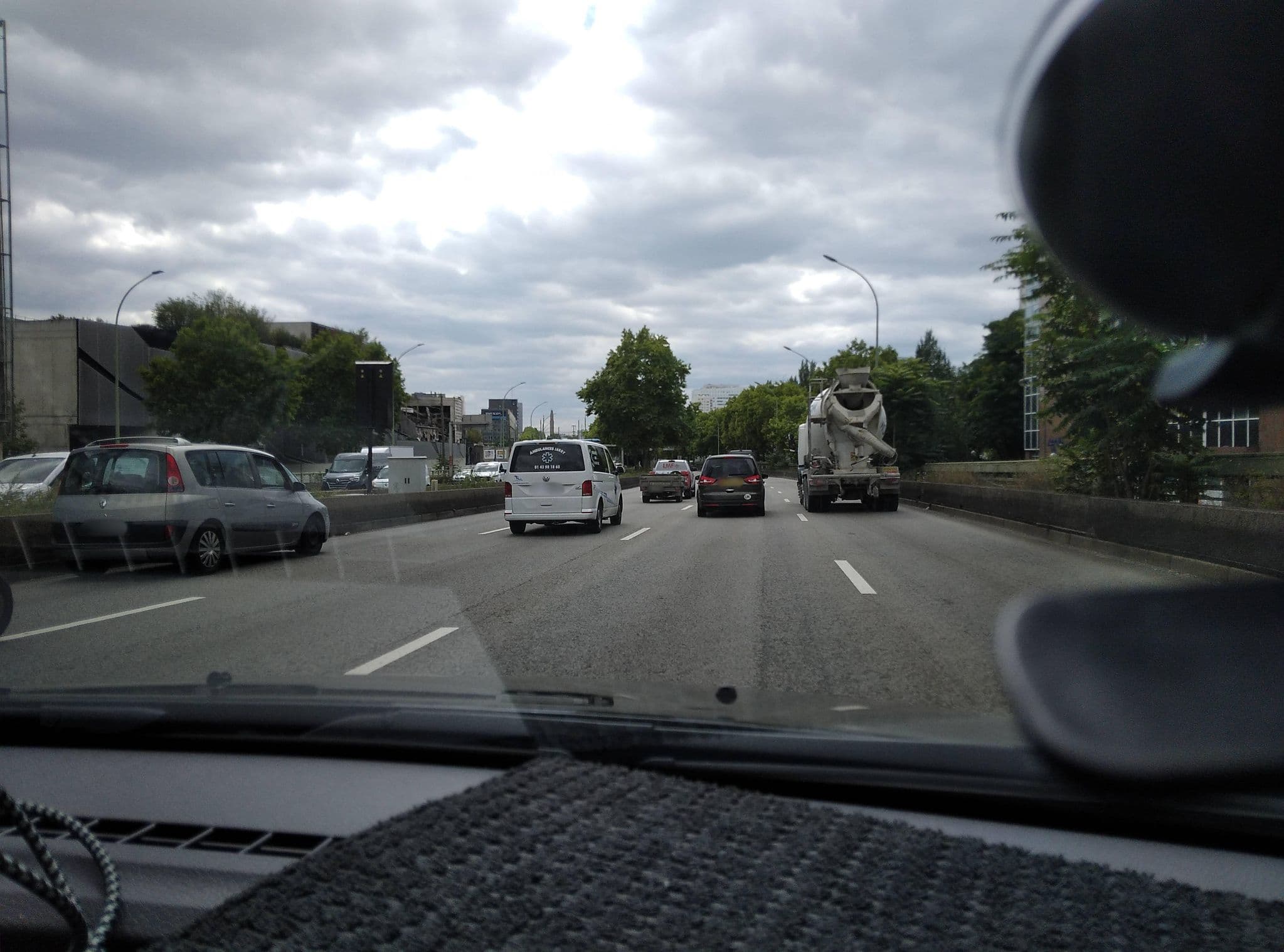 Street view near Médian Paris Congrès, Clichy — © didoudidi77 (CC BY-SA · Mapillary)