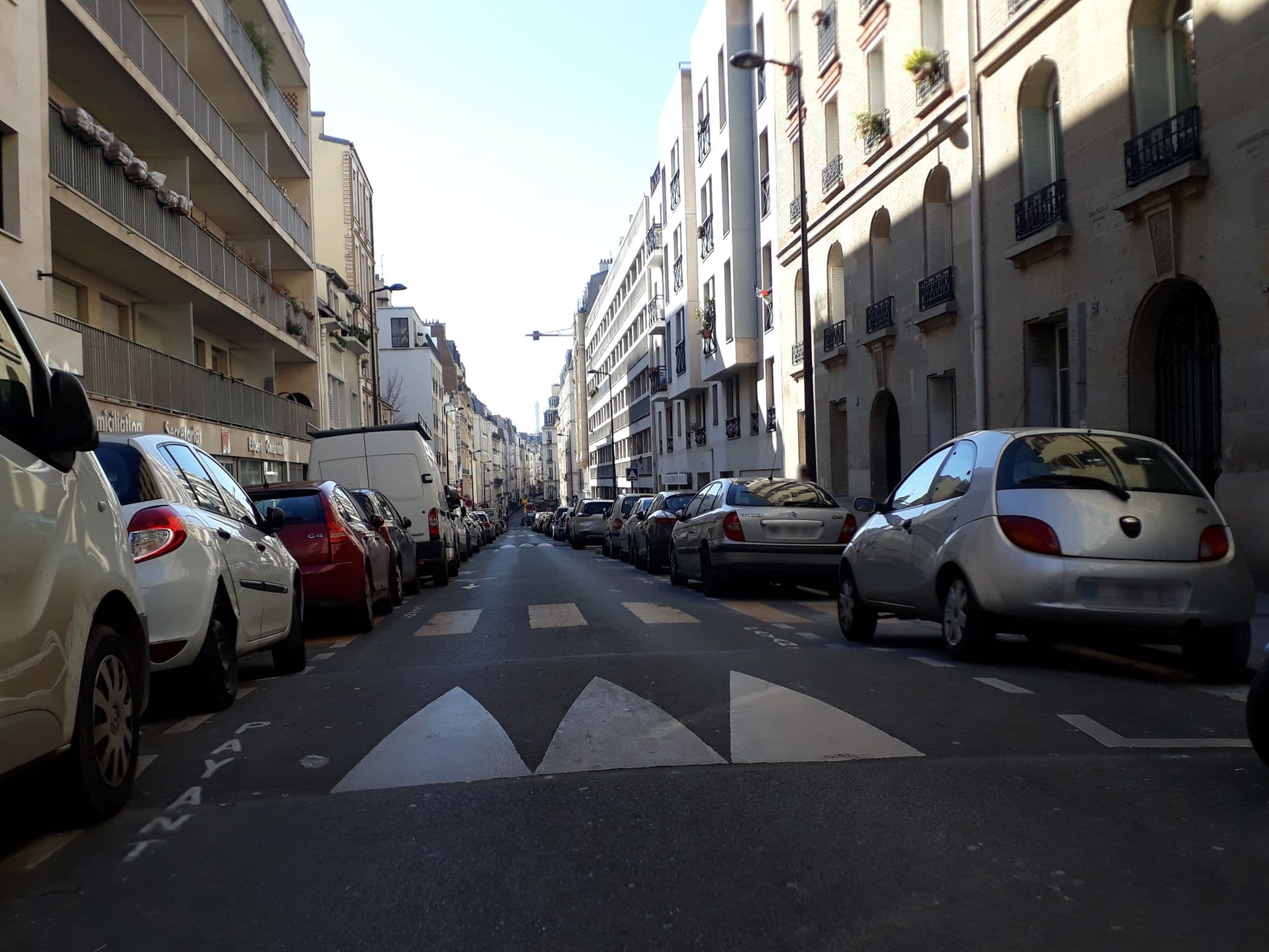 Street view near Bercy Kyriad, Clichy — © laurentlouf (CC BY-SA · Mapillary)