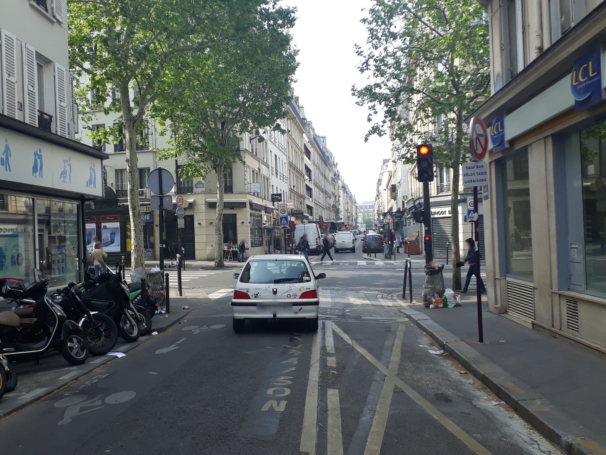 Street view near Hôtel Viator, Paris 17 Batignolles-Monceau — © laurentlouf (CC BY-SA · Mapillary)