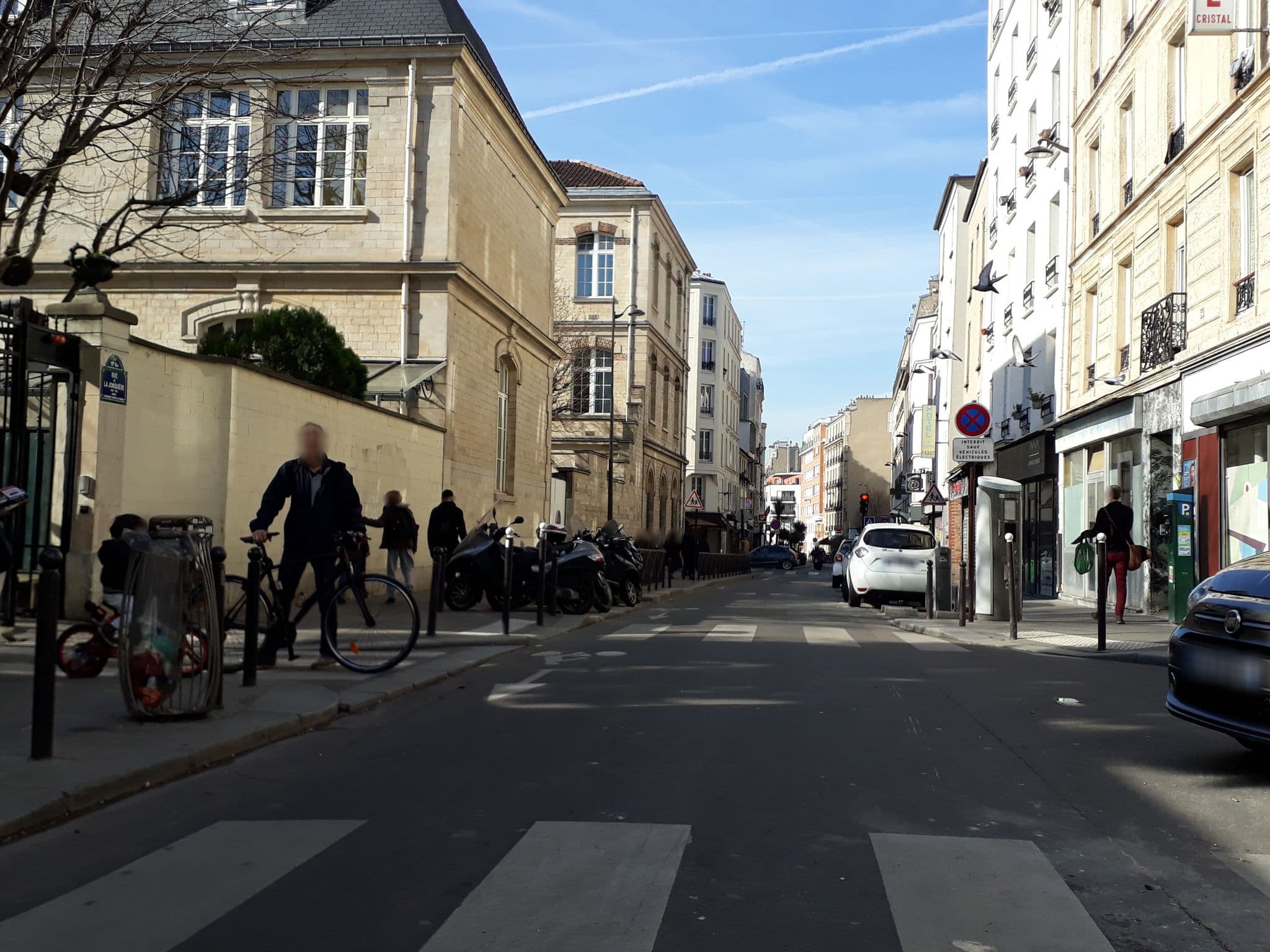 Street view near Hôtel Cristal, Clichy — © laurentlouf (CC BY-SA · Mapillary)