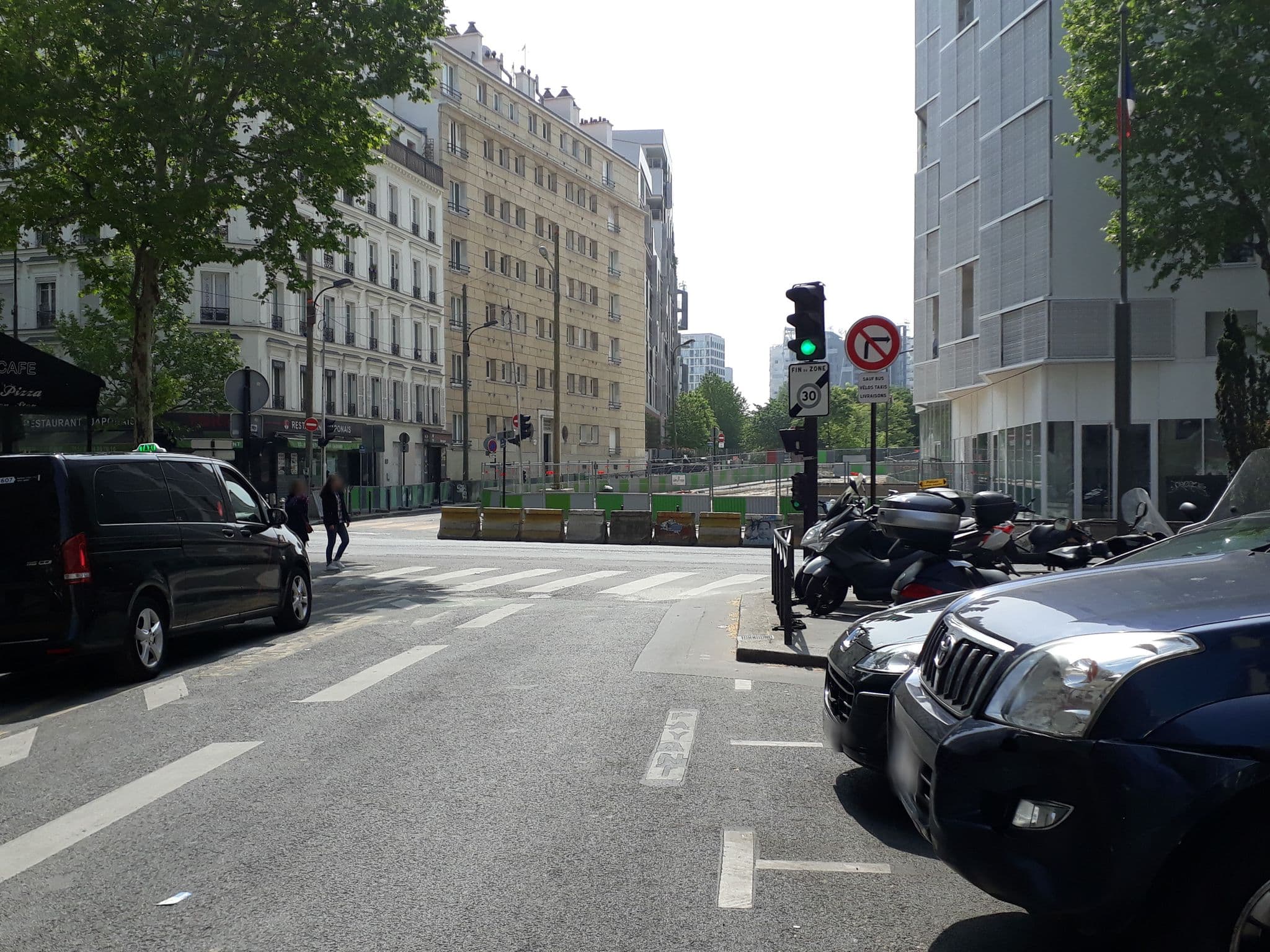 Street view near Hôtel Iberis, Clichy — © laurentlouf (CC BY-SA · Mapillary)