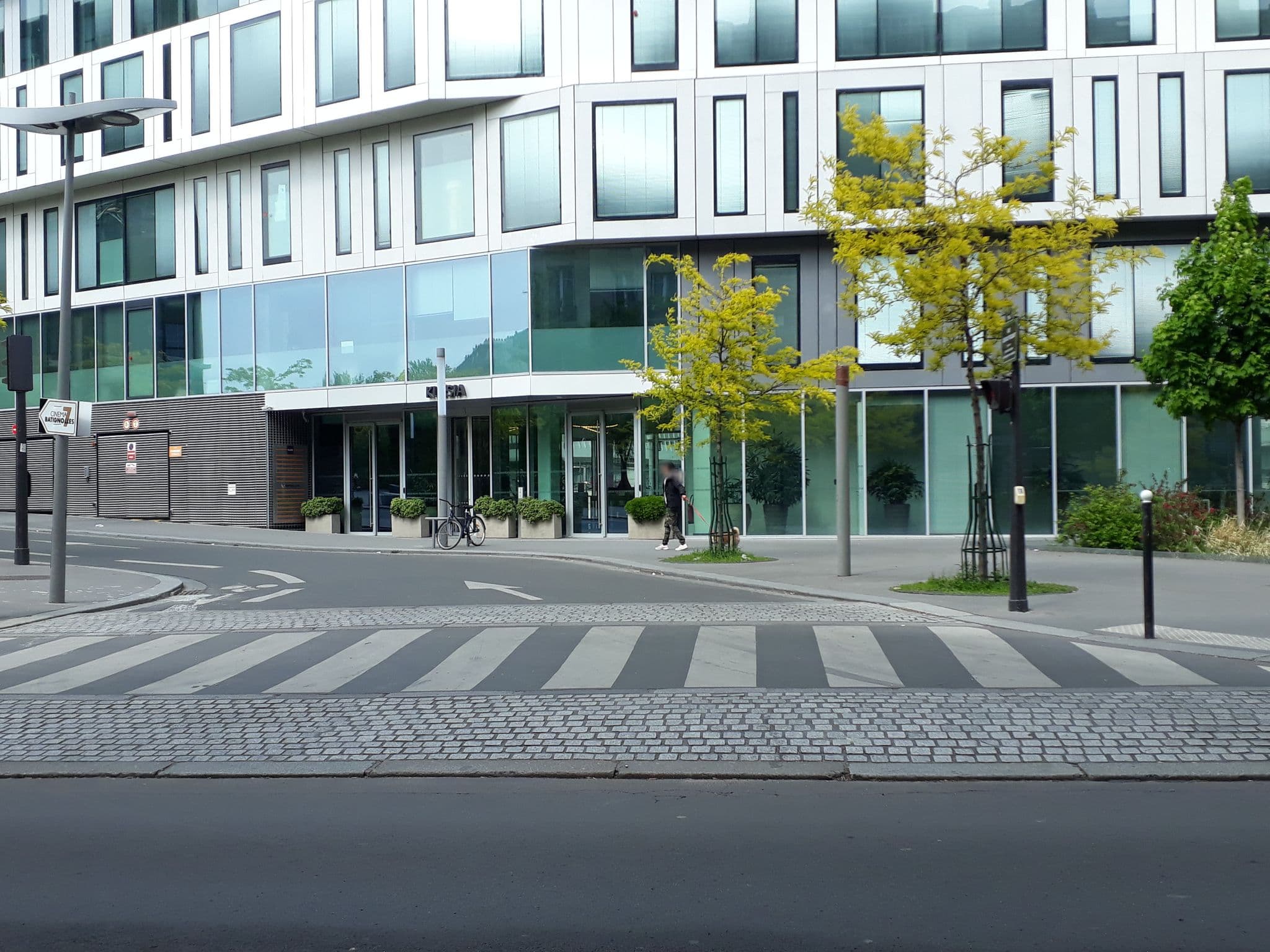 Street view near Eurl Maintenon, Paris 17 Batignolles-Monceau — © laurentlouf (CC BY-SA · Mapillary)