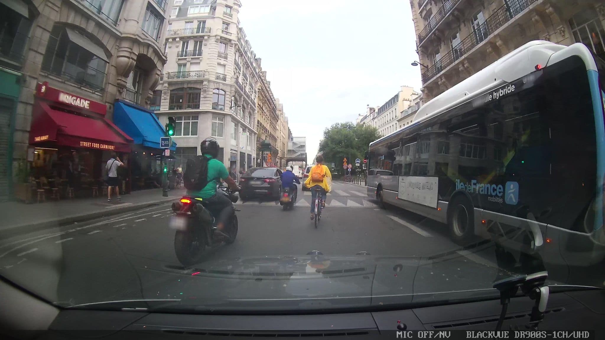 Street view near Casaô, Paris 02 Bourse — © grobin (CC BY-SA · Mapillary)
