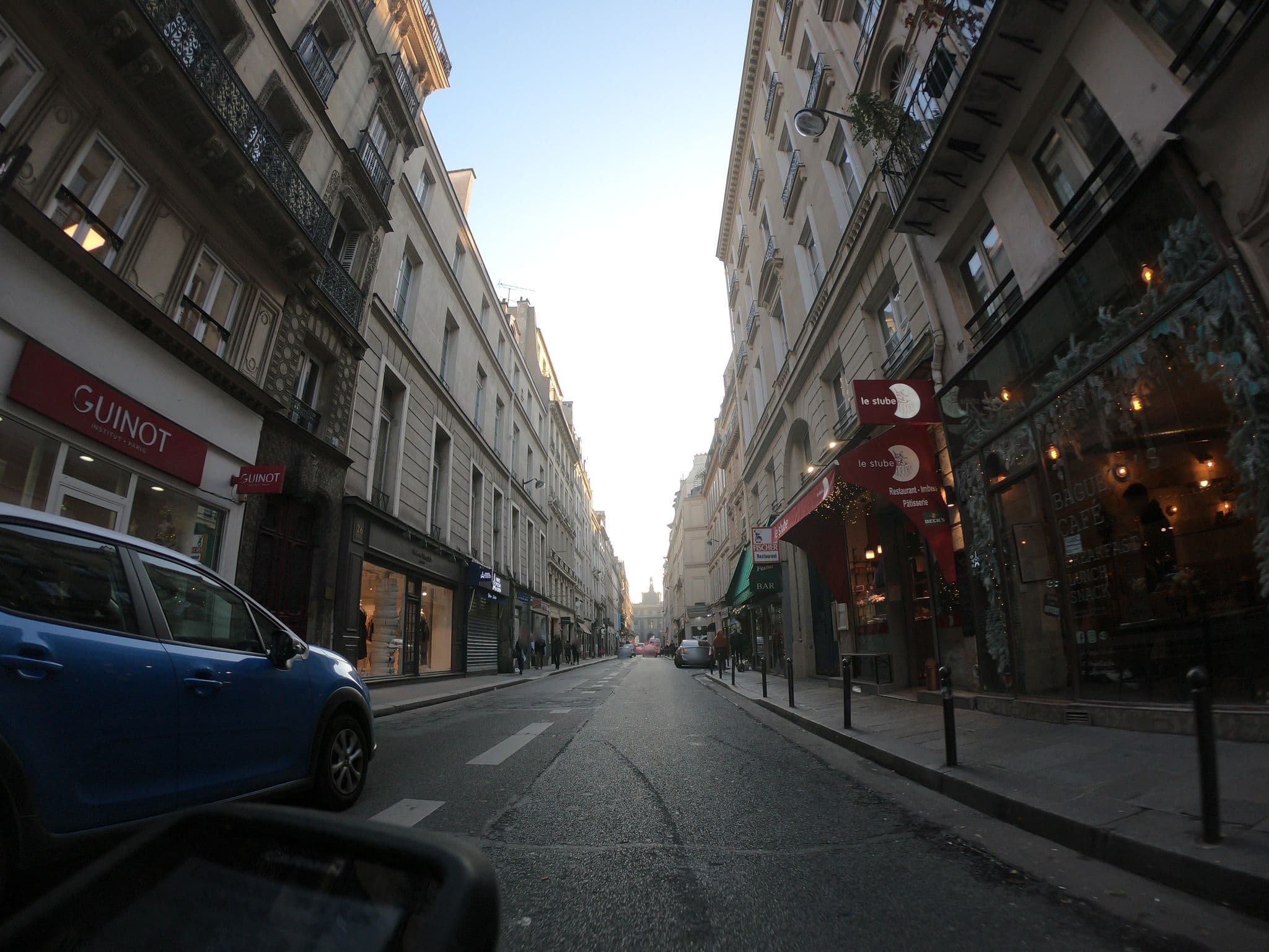 Street view near Hôtel Louvre Rivoli, Paris 02 Bourse — © htonchia (CC BY-SA · Mapillary)