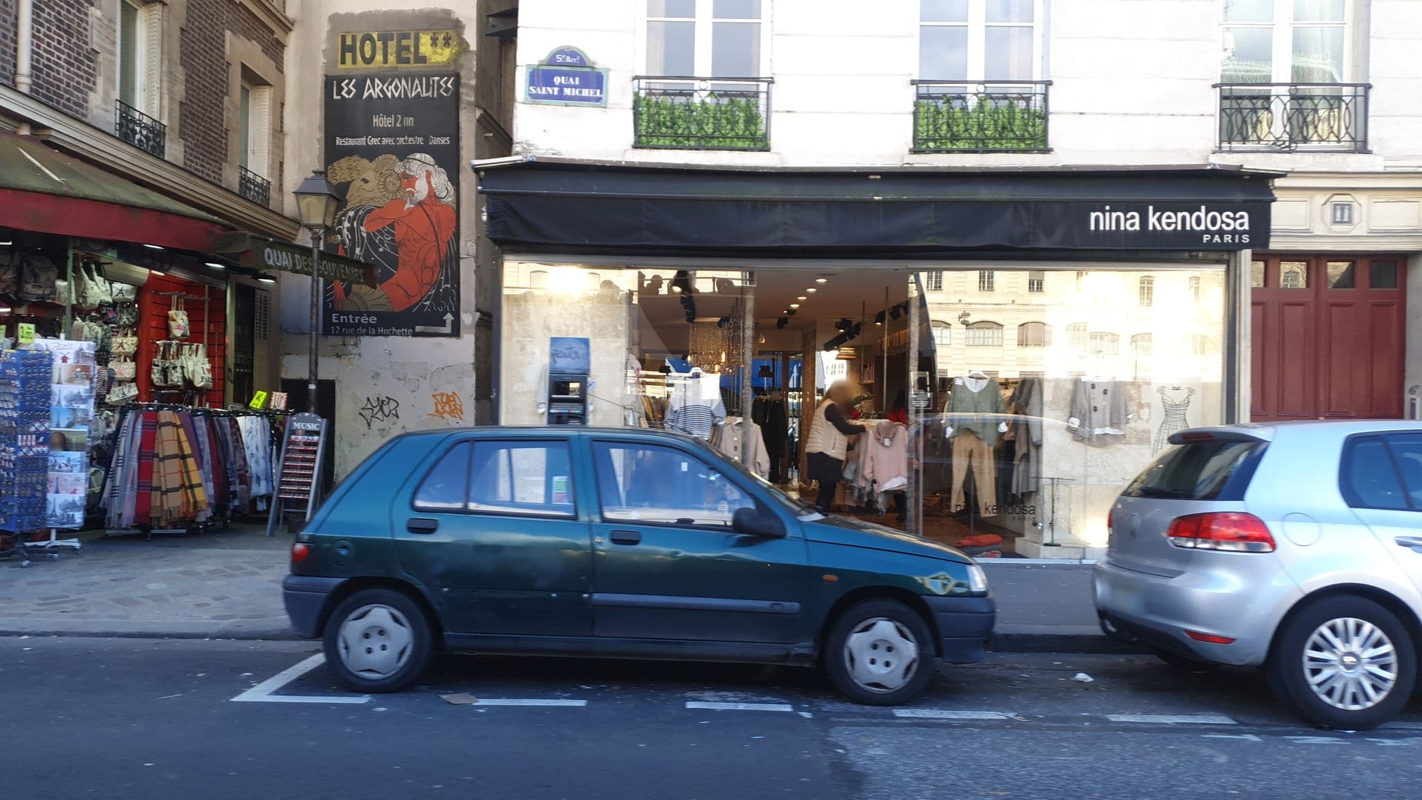 Street view near Hotel Shamps Elysees Plaza, Paris — © b166er (CC BY-SA · Mapillary)