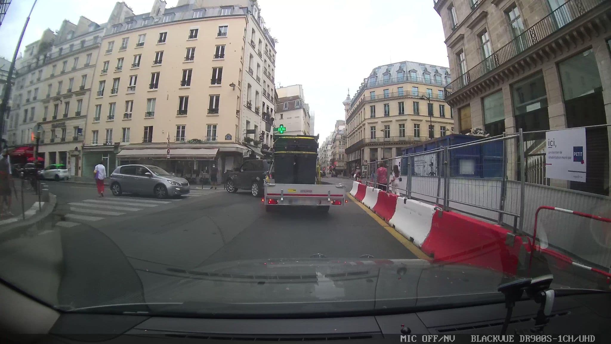 Street view near Tim Hotel, Paris 01 Louvre — © grobin (CC BY-SA · Mapillary)