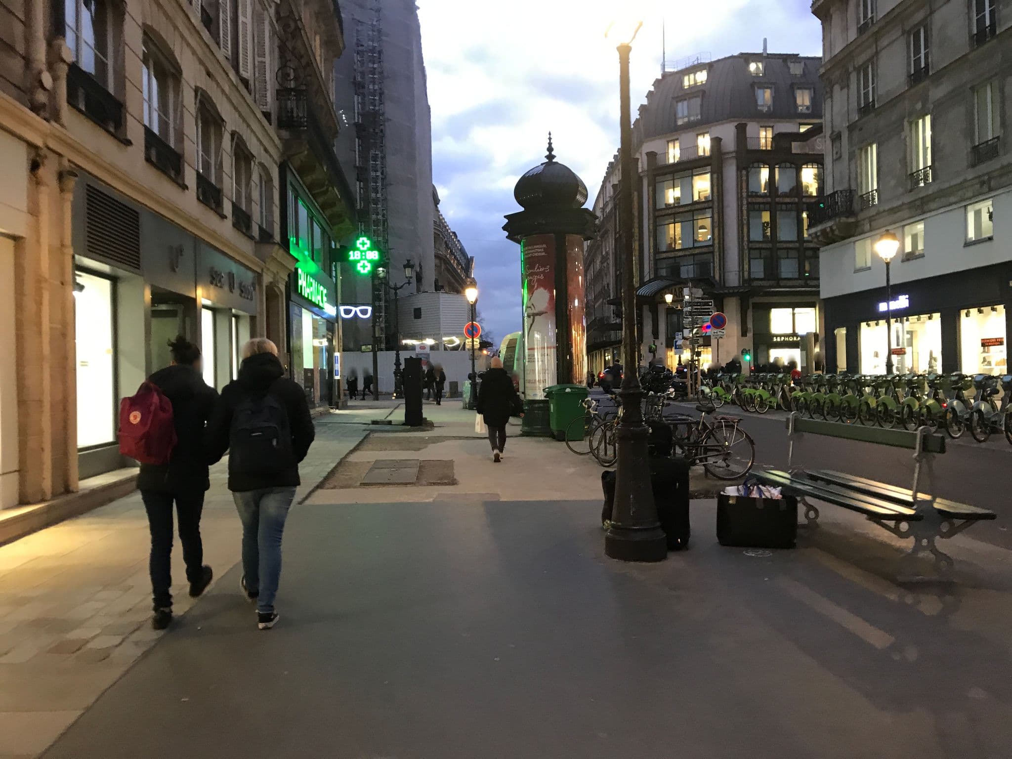 Street view near Ducs de Bourgogne, Paris 01 Louvre — © mat813 (CC BY-SA · Mapillary)