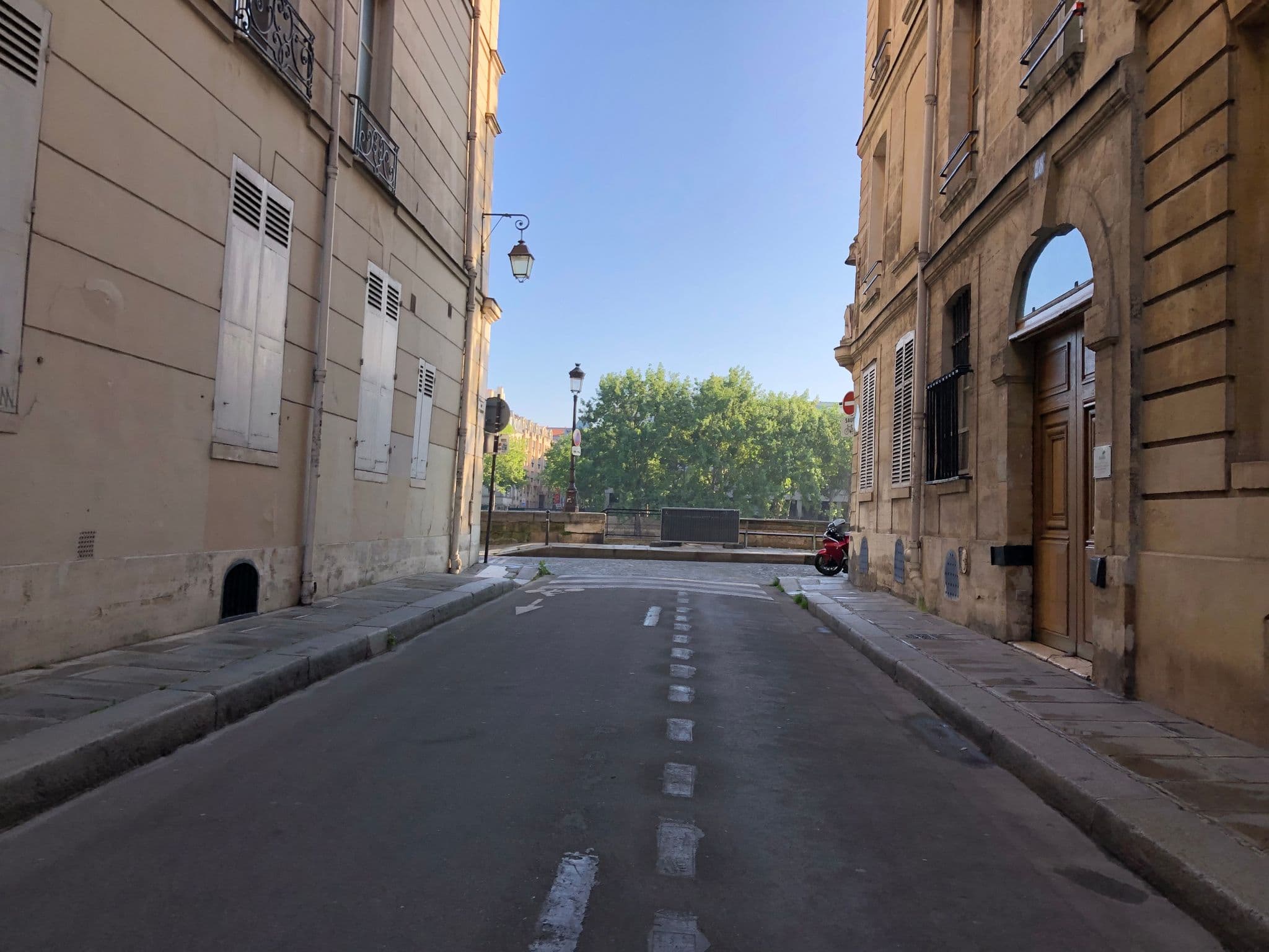 Street view near Chrisev, Paris — © jerome92370 (CC BY-SA · Mapillary)