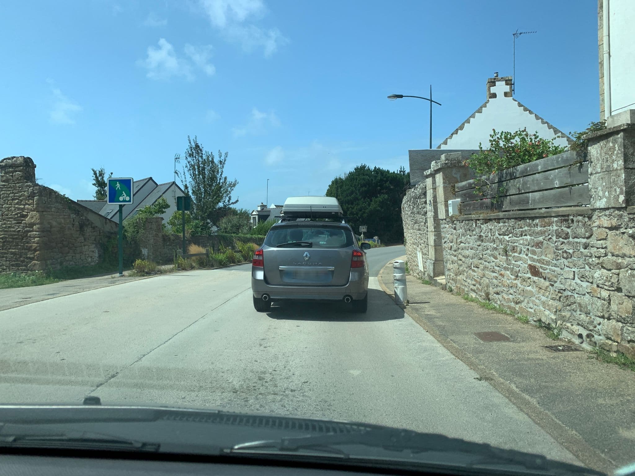 Street view near locmariaquer, La Trinité-sur-Mer — © jitenshaniko (CC BY-SA · Mapillary)