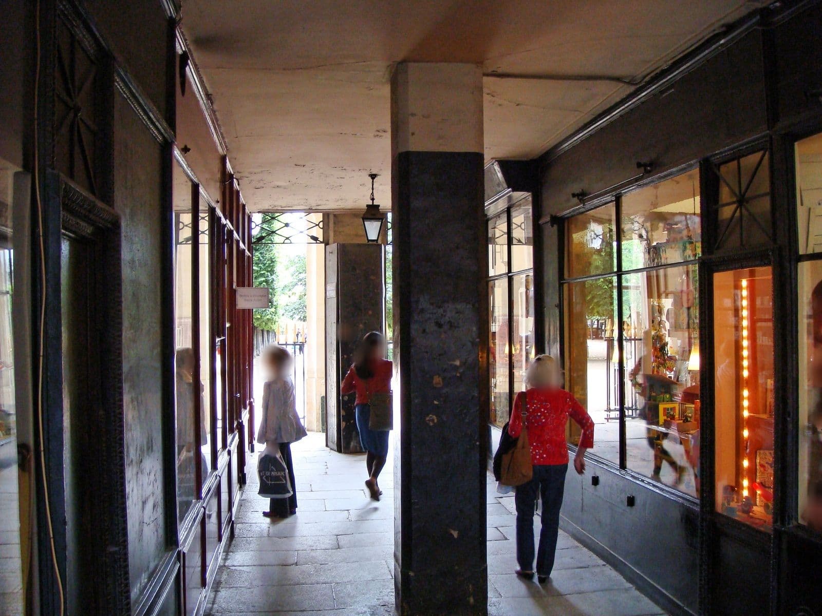 Street view near Waytostay, Paris 02 Bourse — © txllxt (CC BY-SA · Mapillary)