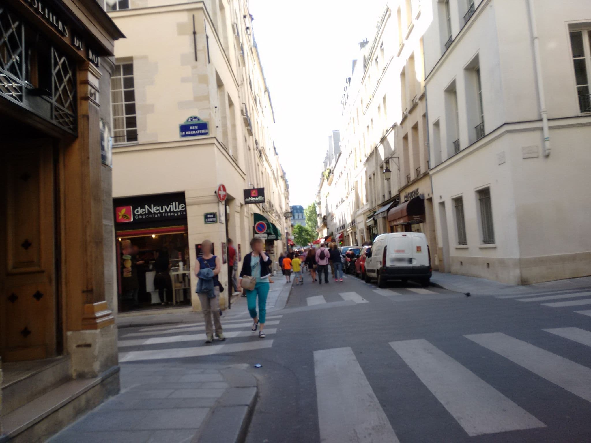 Street view near Le Cocon Saint Louis, Paris — © jglacerda (CC BY-SA · Mapillary)