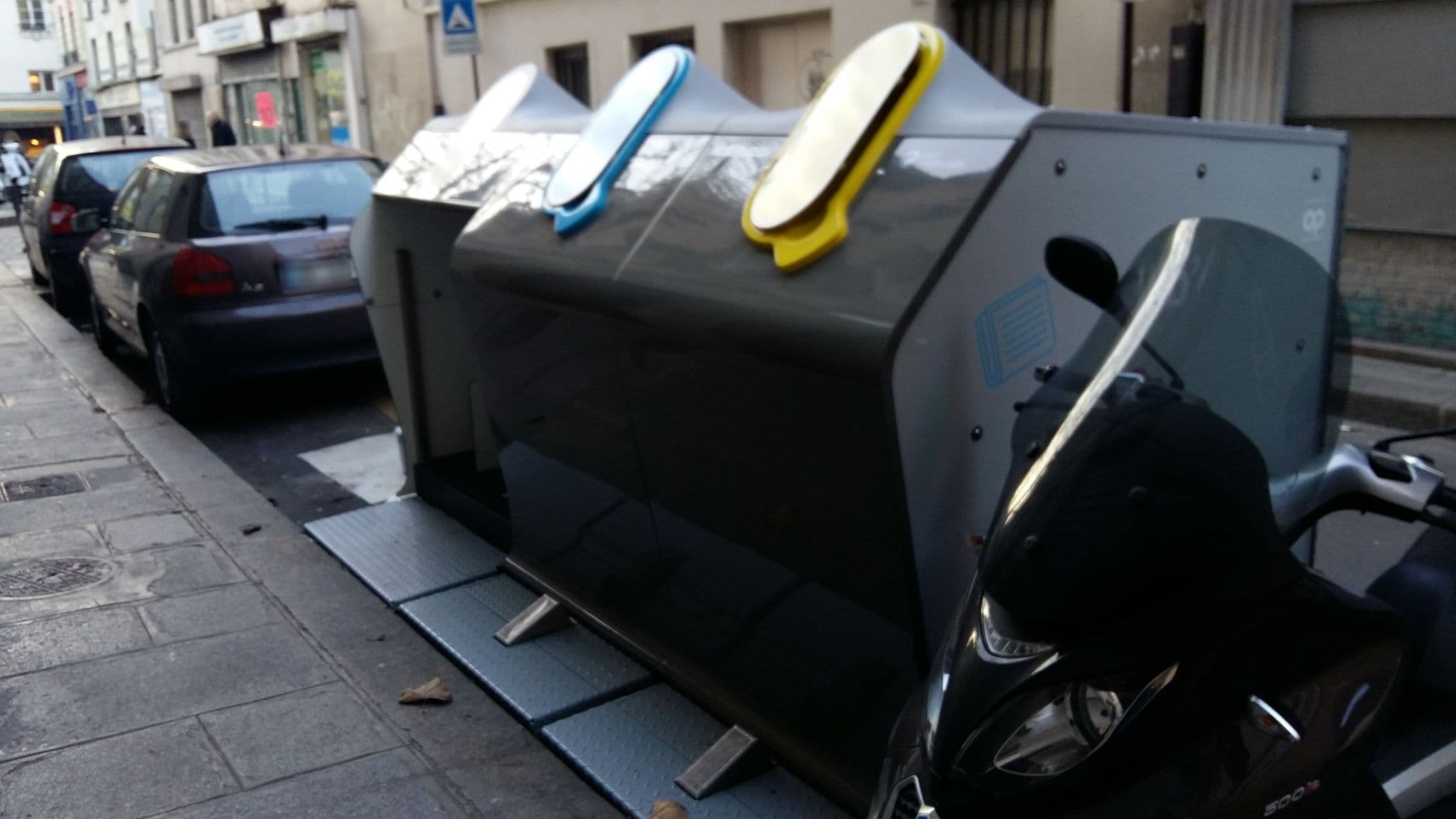 Street view near 122 rue d'Aboukir, Paris 10 Entrepôt — © overflorian (CC BY-SA · Mapillary)