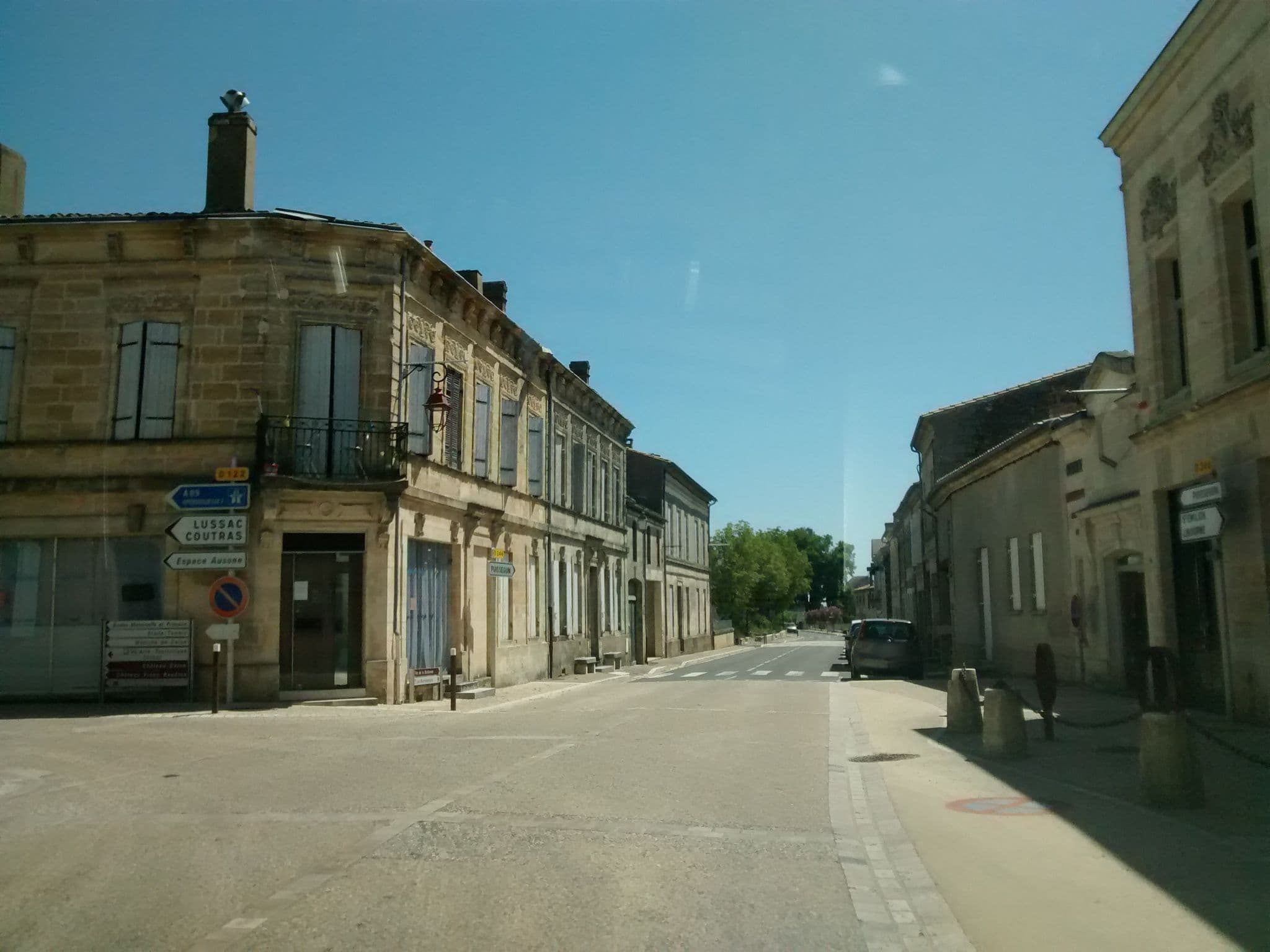 Street view near Aux Ducs de Sienne, Montagne — © egofer (CC BY-SA · Mapillary)