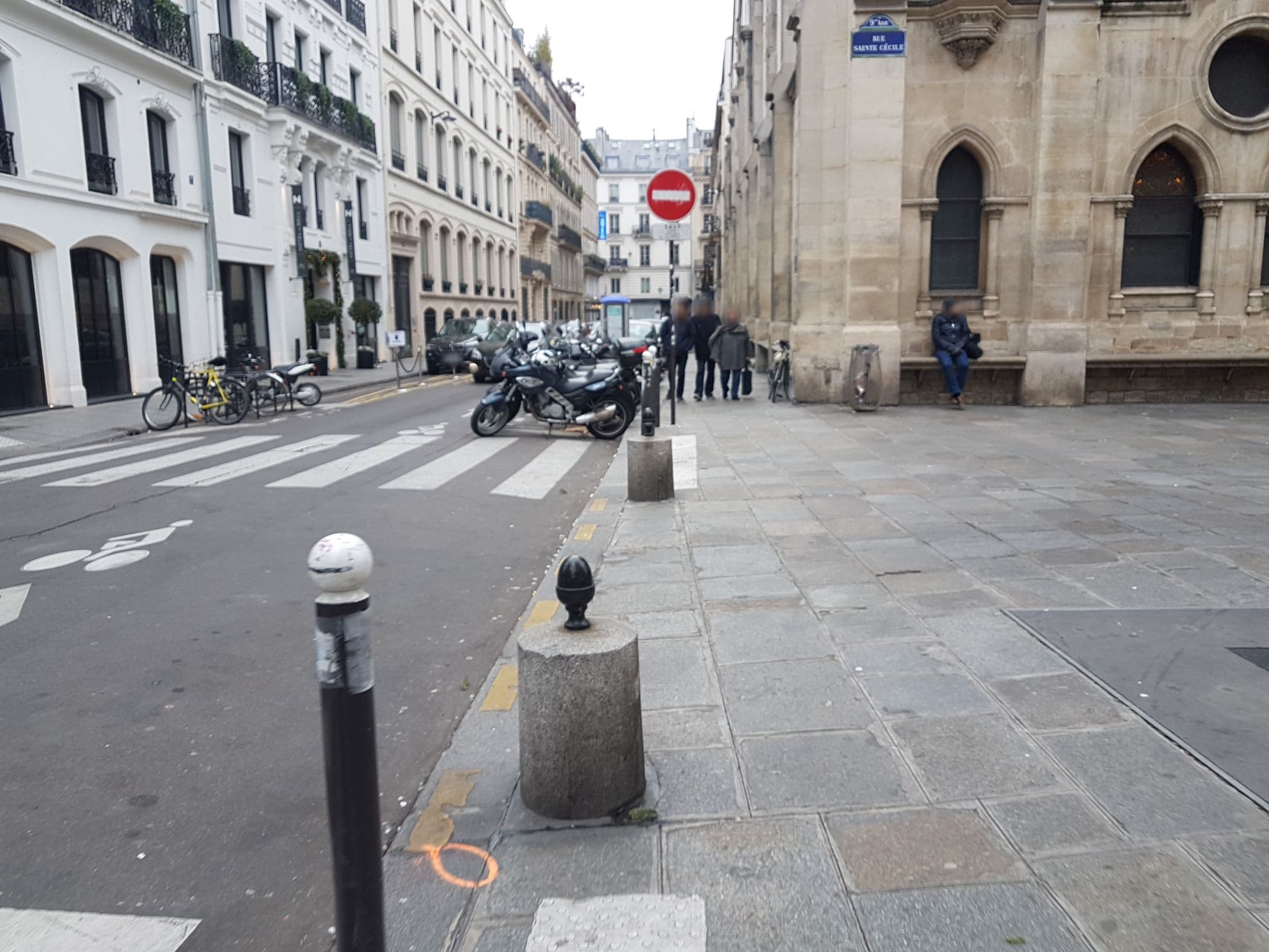 Street view near Hôtel de Nell, Porte Saint-Denis — © mapillareur (CC BY-SA · Mapillary)
