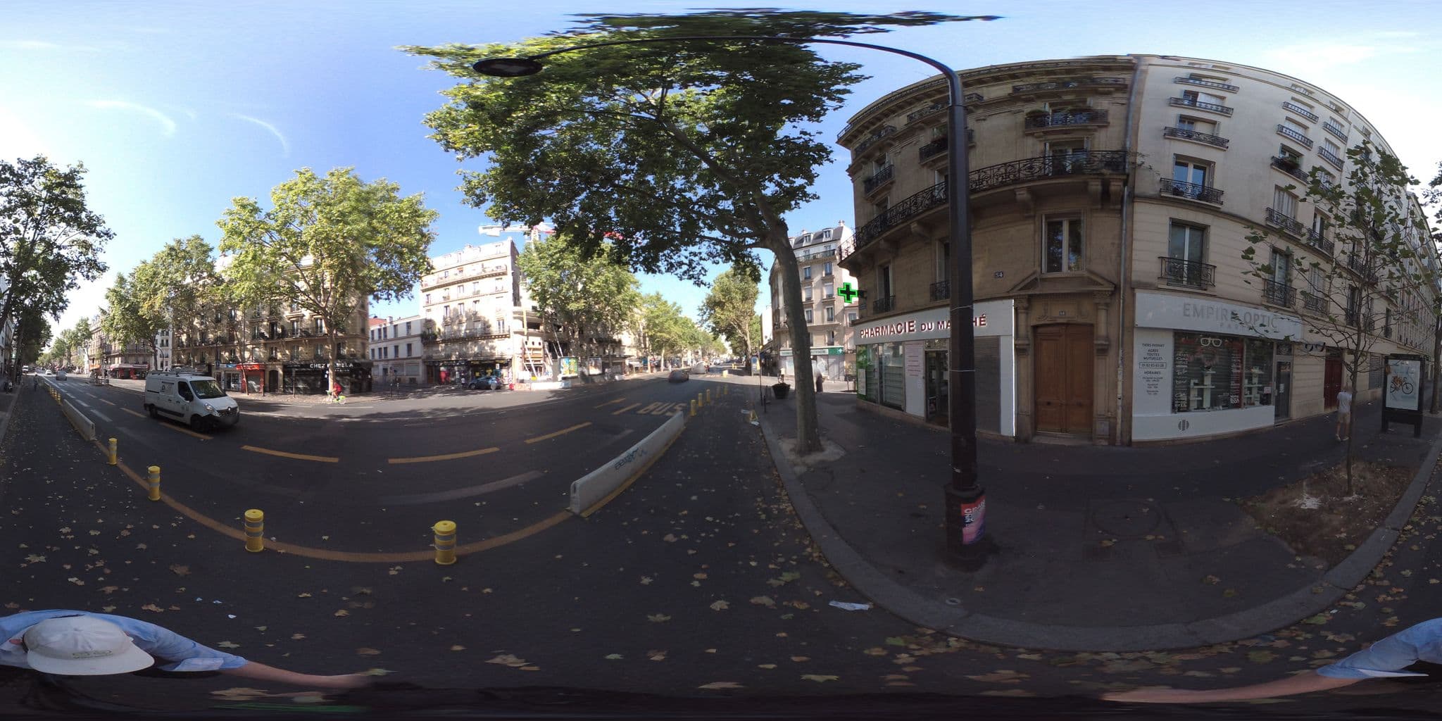 Street view near Avantages et Co, Paris 18 Buttes-Montmartre — © geovelo (CC BY-SA · Mapillary)