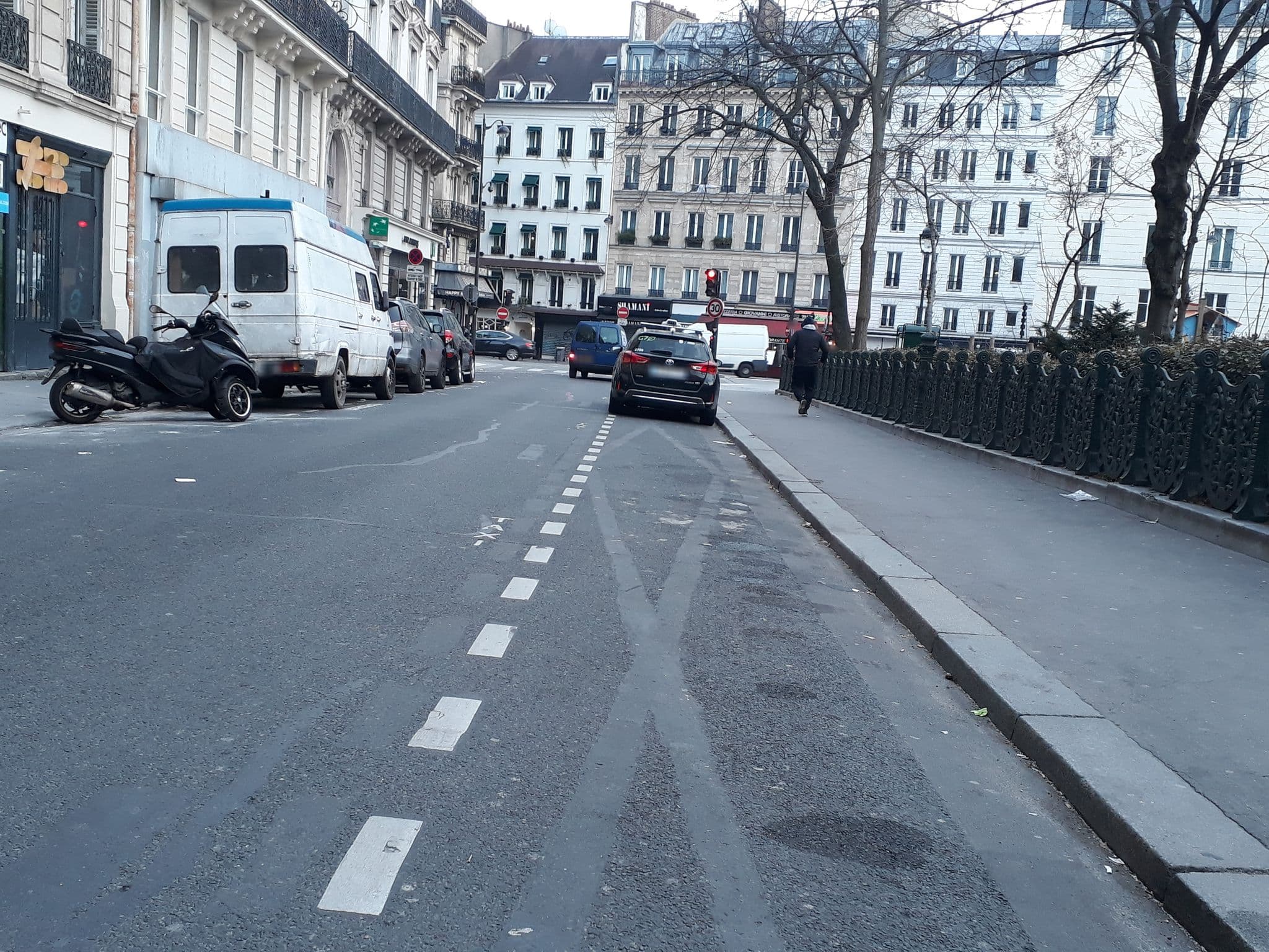 Street view near Les Hôtels du Pré, Porte Saint-Denis — © pierrent (CC BY-SA · Mapillary)