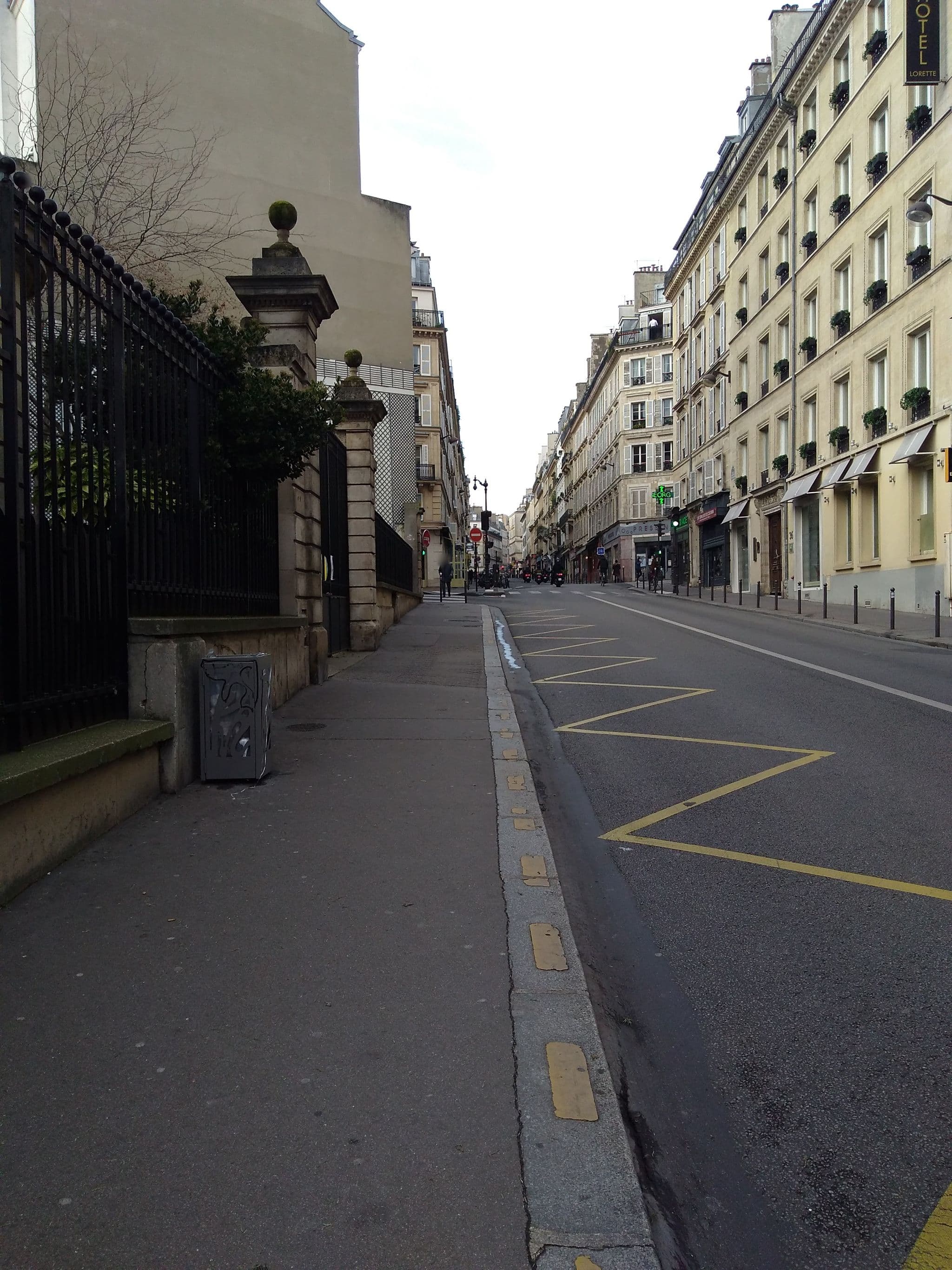 Street view near Valhôtel, Paris 09 Opéra — © nlehuby (CC BY-SA · Mapillary)
