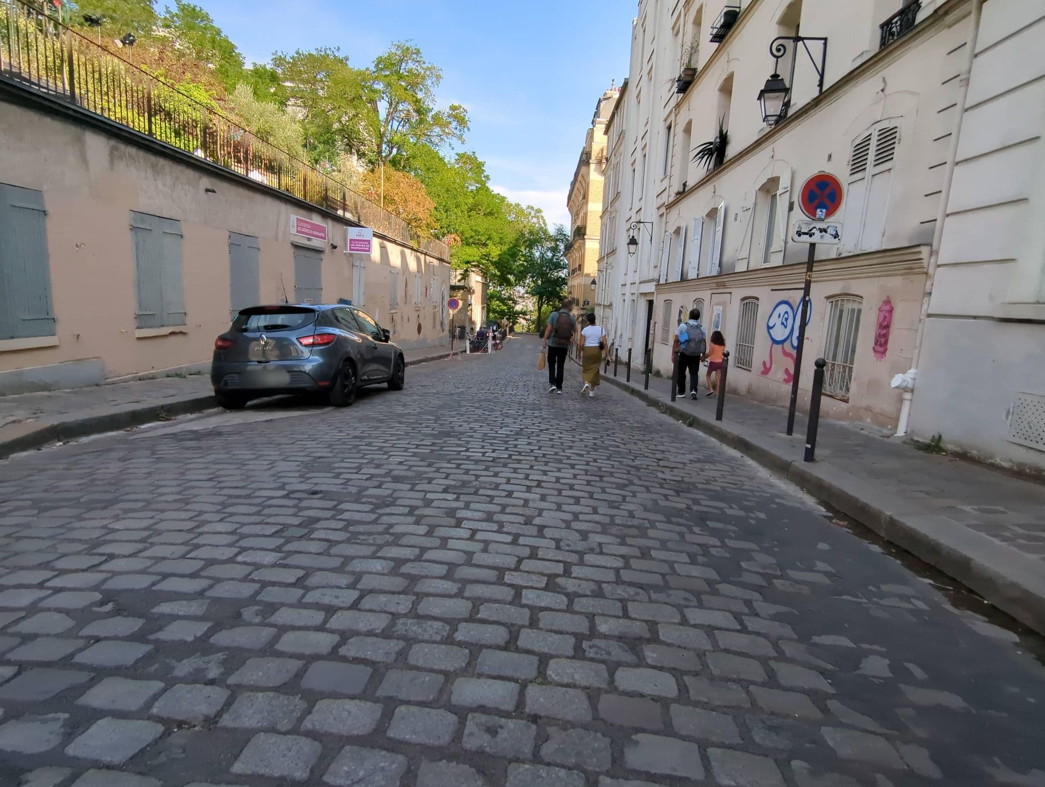 Street view near Studios Paris Appartement Wall of Love, Paris 18 Buttes-Montmartre — © miguel_andrade (CC BY-SA · Mapillary)