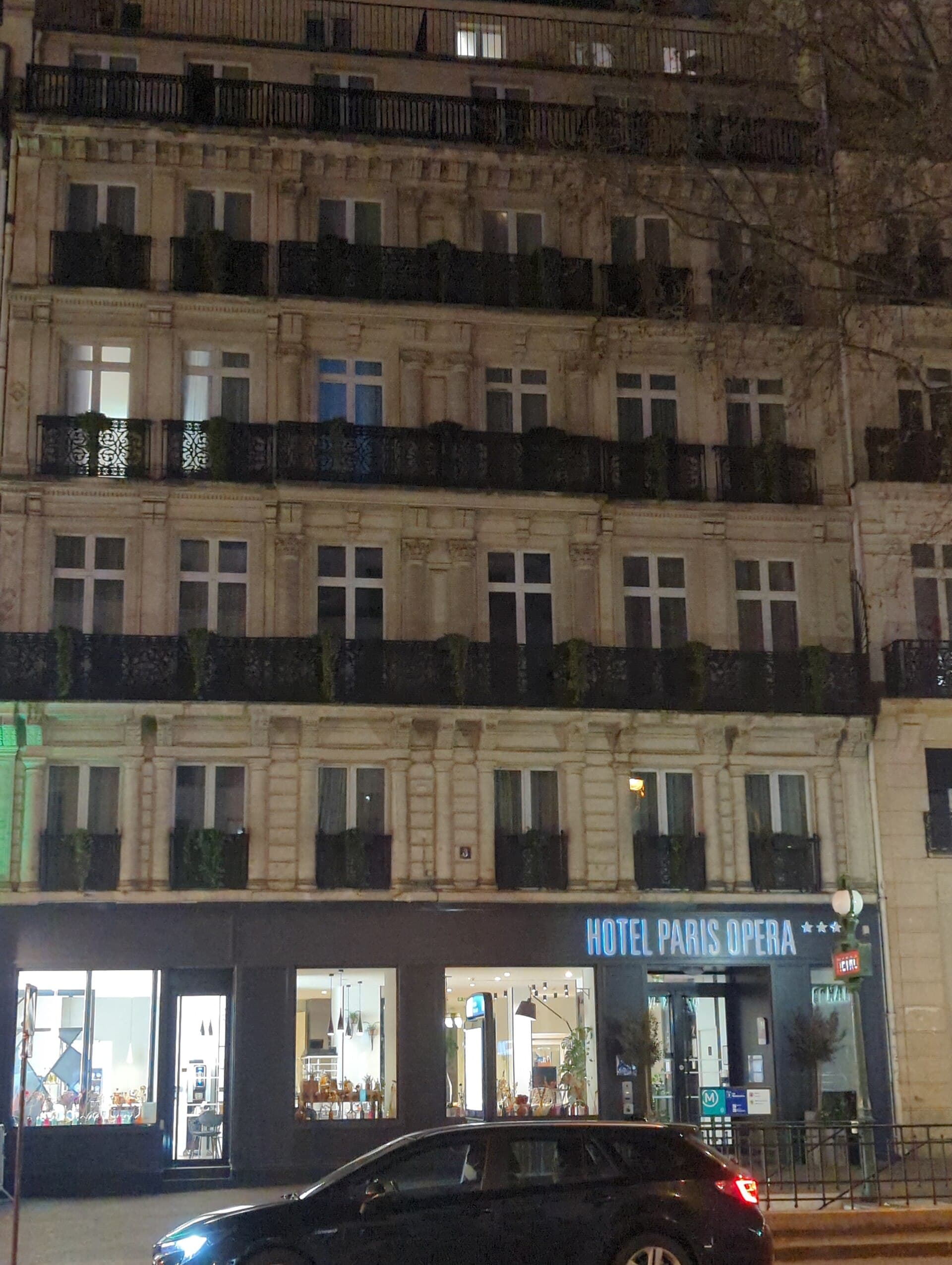 Hotel Paris Opéra By Melia (via Wikimedia Commons, CC BY-SA 3.0)