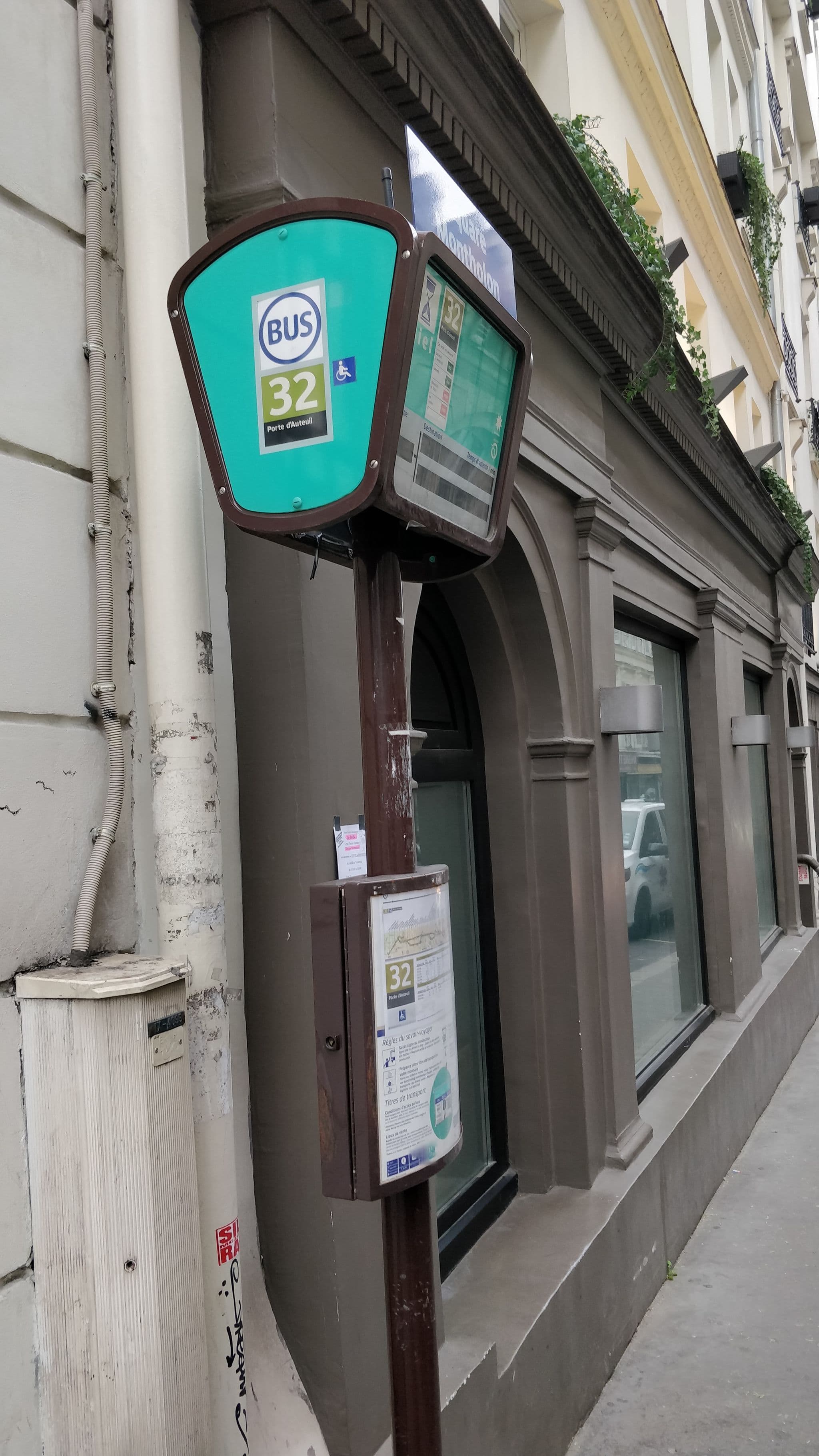 Street view near Hôtel Athena, Porte Saint-Denis — © overflorian (CC BY-SA · Mapillary)