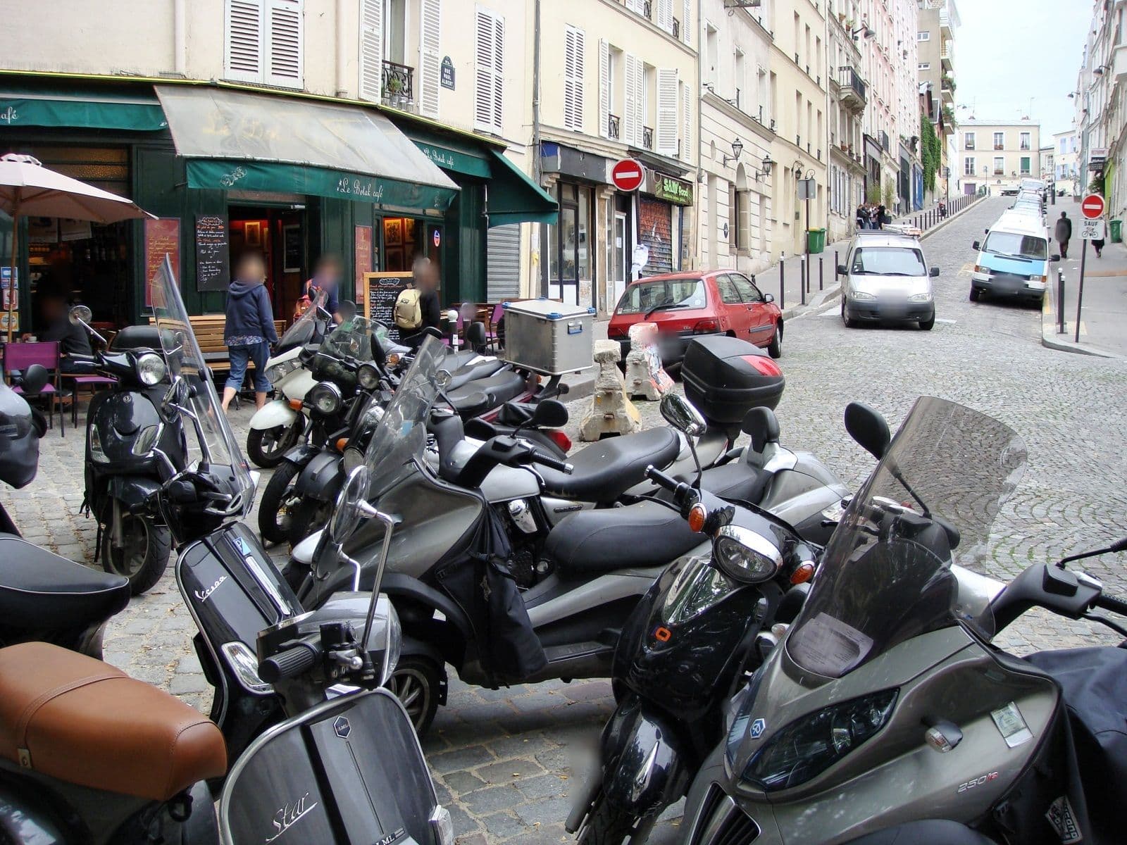 Street view near Hotel New Mont Martre, Paris 18 Buttes-Montmartre — © txllxt (CC BY-SA · Mapillary)