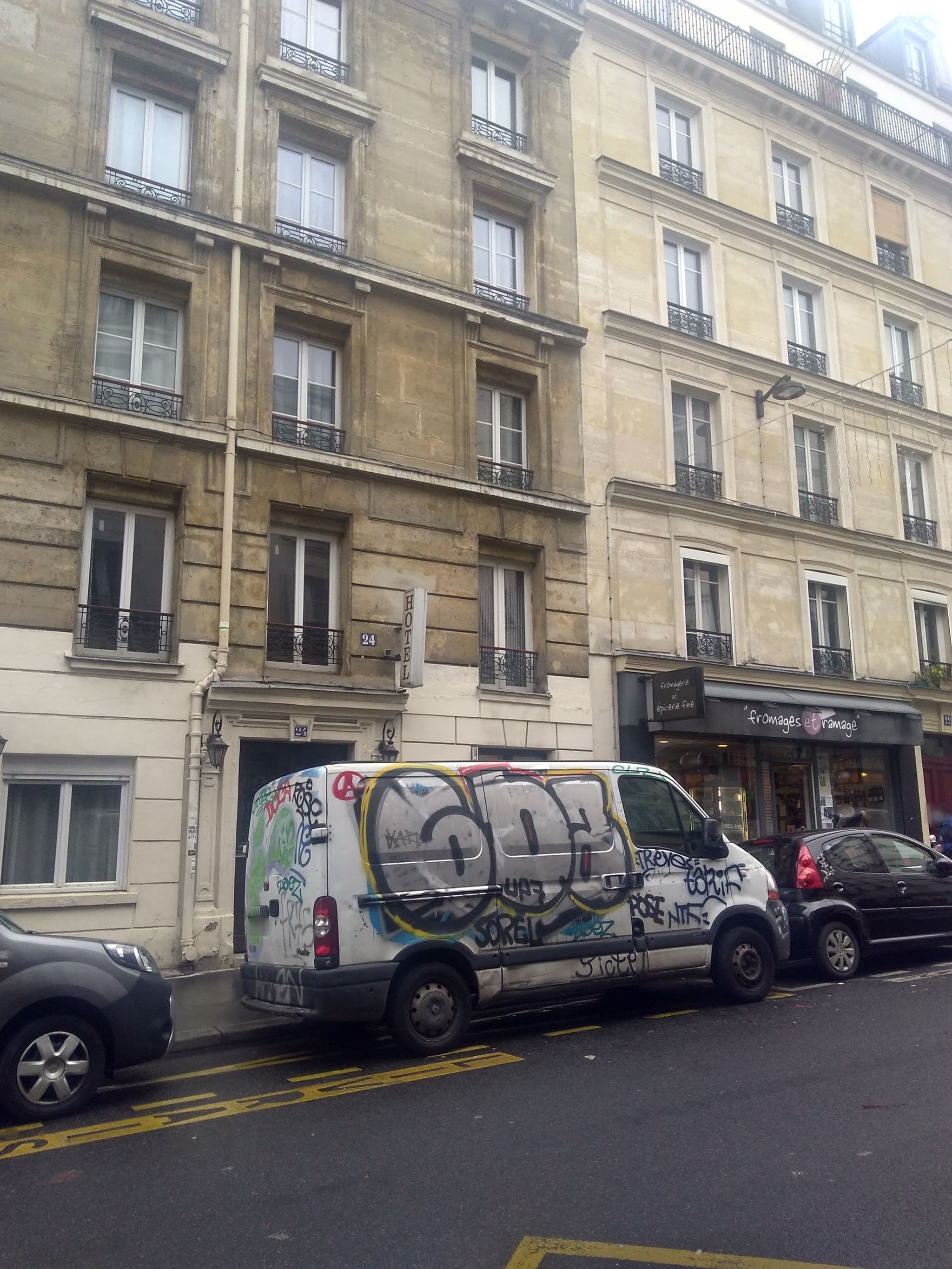 Street view near Hôtel Azur, Paris 18 Buttes-Montmartre — © nlehuby (CC BY-SA · Mapillary)