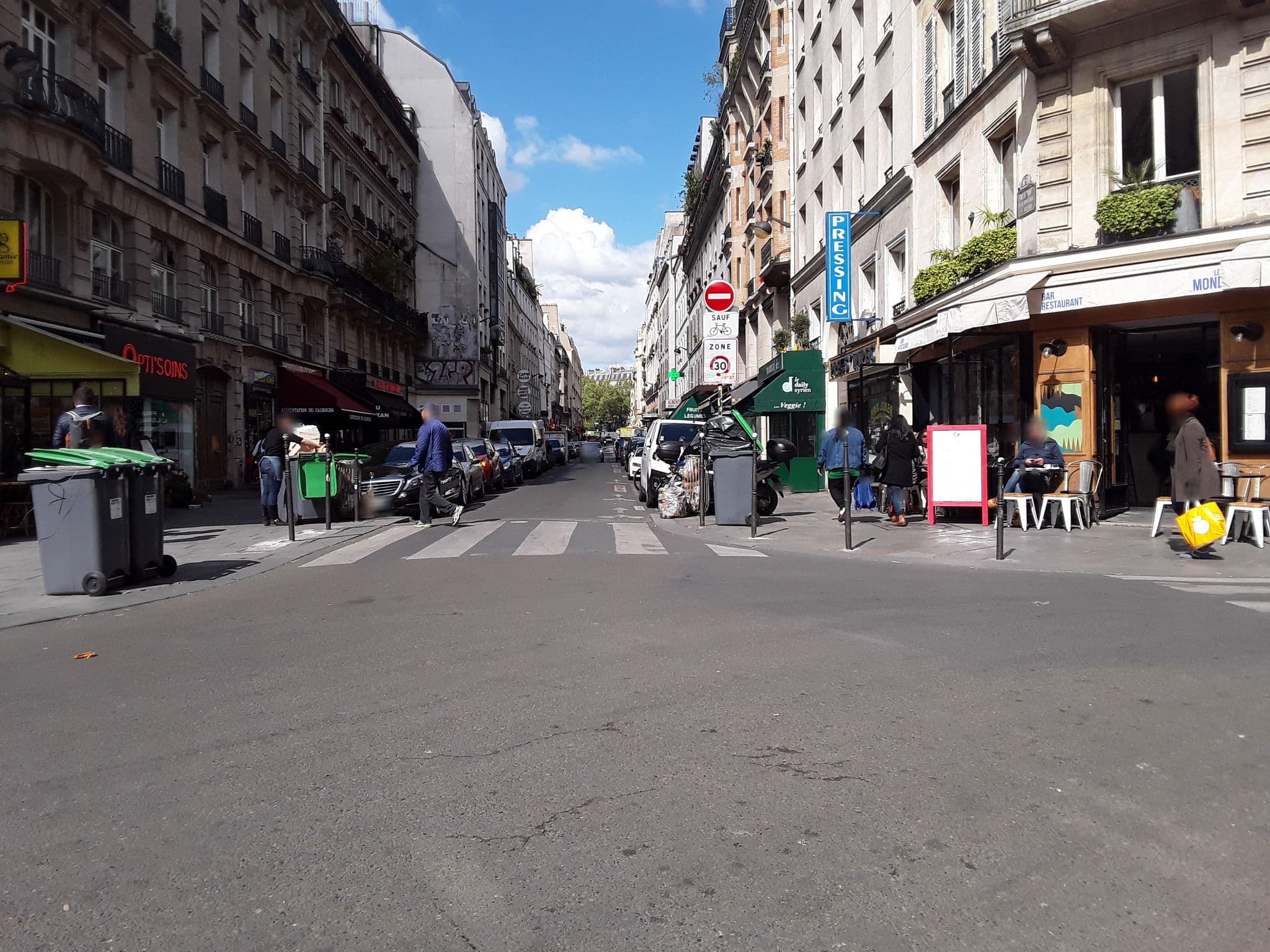 Street view near Waytostay, Porte Saint-Denis — © patman (CC BY-SA · Mapillary)