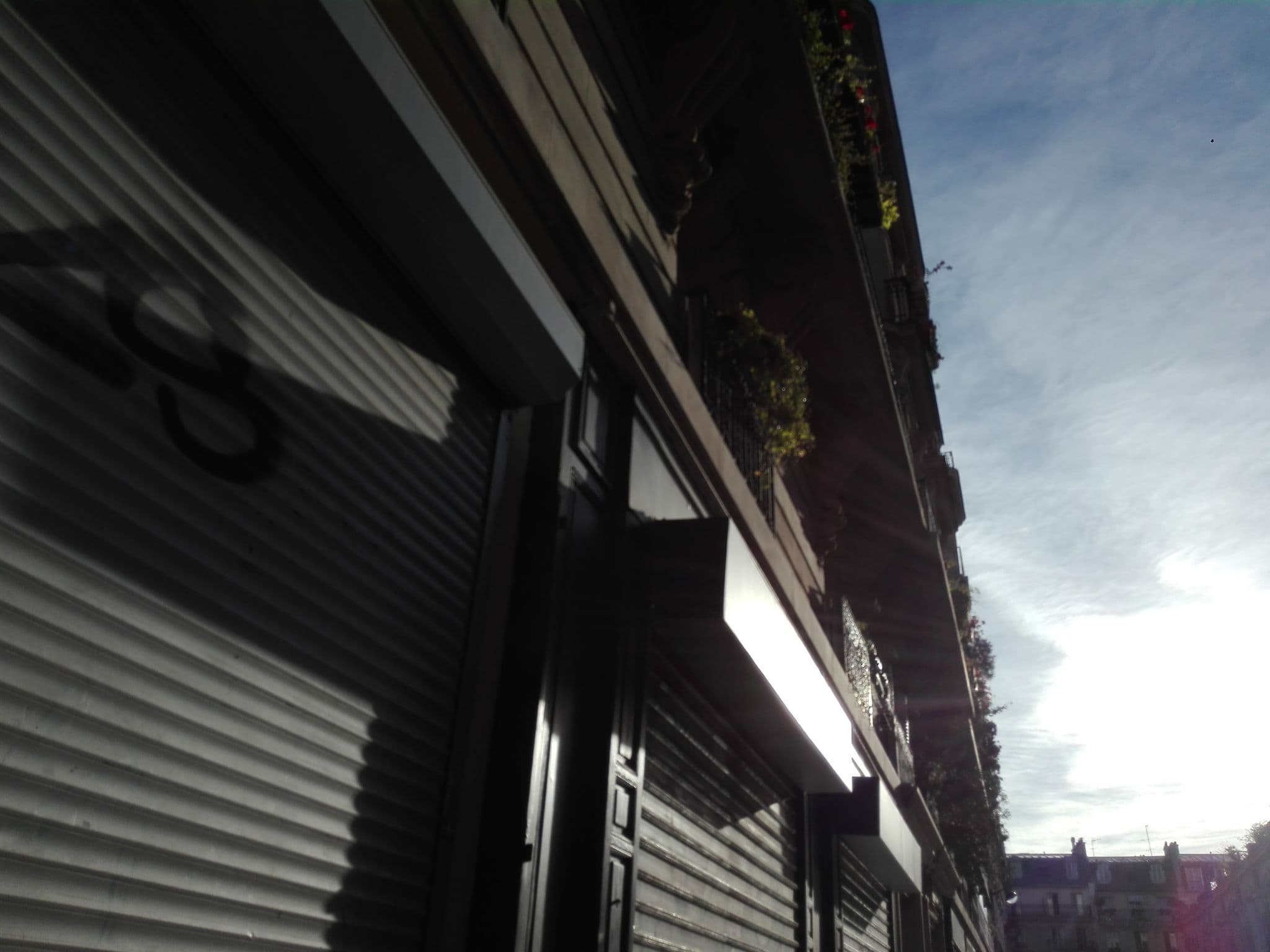 Street view near La Chambre Parisienne, Saint-Vincent de Paul — © javiersanp (CC BY-SA · Mapillary)