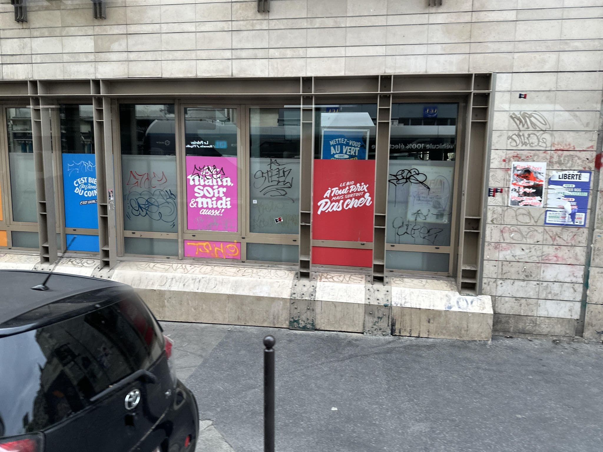 Street view near Hôtel Atlanta Frochot, Paris 09 Opéra — © amaiman (CC BY-SA · Mapillary)