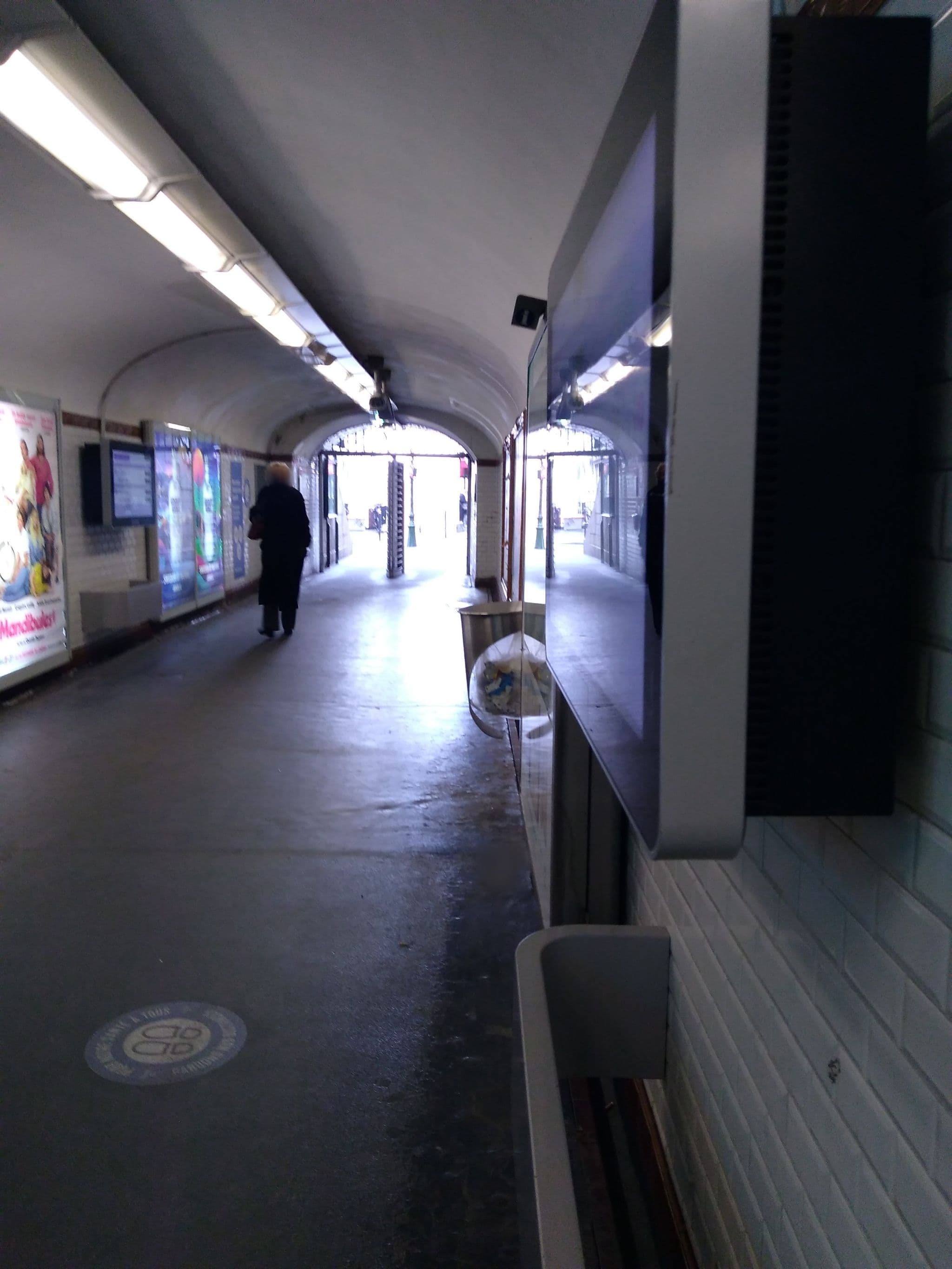 Street view near Hôtel Roma Sacré Coeur, Paris 18 Buttes-Montmartre — © nlehuby (CC BY-SA · Mapillary)