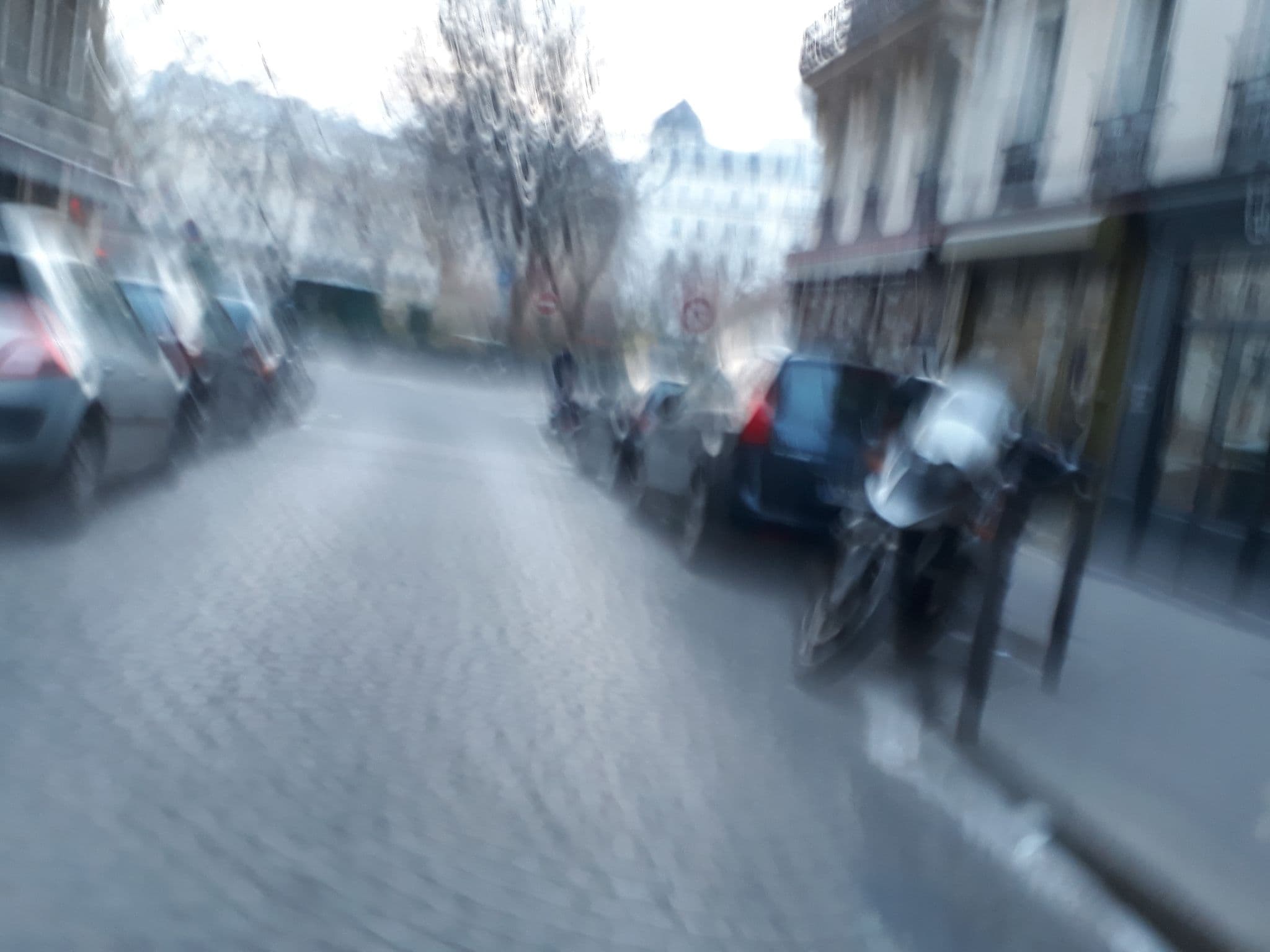 Street view near Hotel du Pre, Porte Saint-Denis — © pierrent (CC BY-SA · Mapillary)