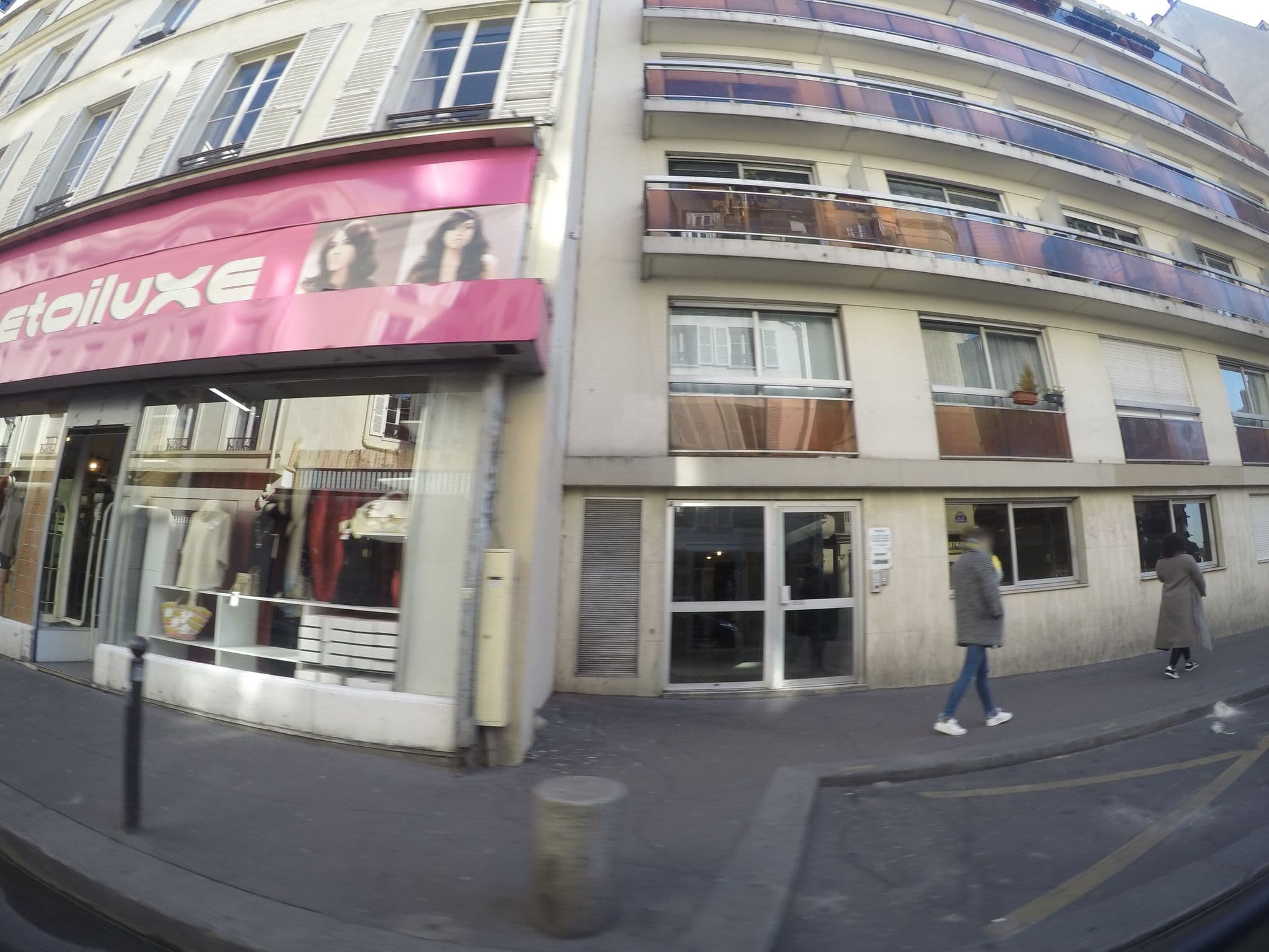 Street view near Hôtel Savoy, Porte Saint-Denis — © ccossio (CC BY-SA · Mapillary)