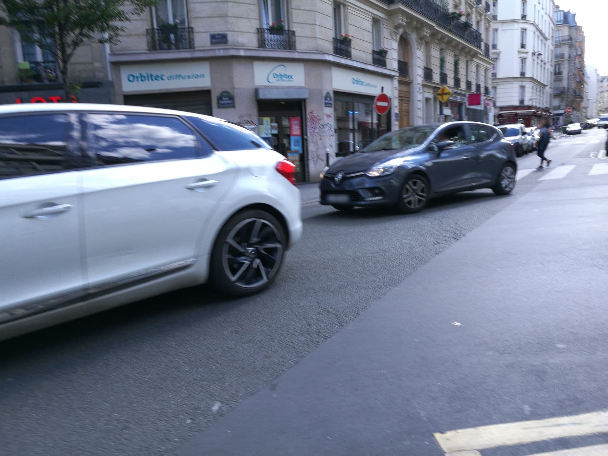 Street view near Le Studio Flore, Paris 18 Buttes-Montmartre — © lga (CC BY-SA · Mapillary)