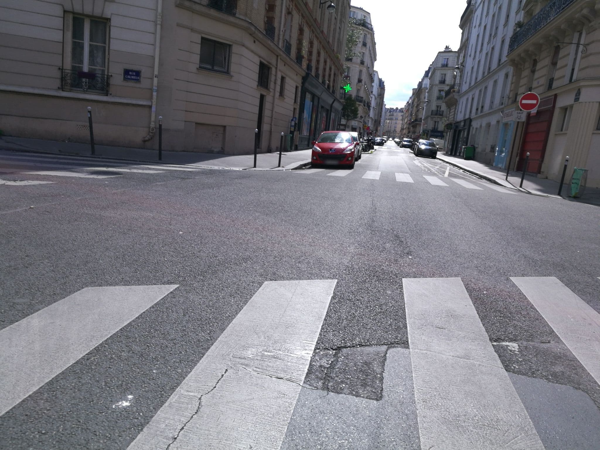 Street view near Apartment Silvia, Paris 18 Buttes-Montmartre — © lga (CC BY-SA · Mapillary)