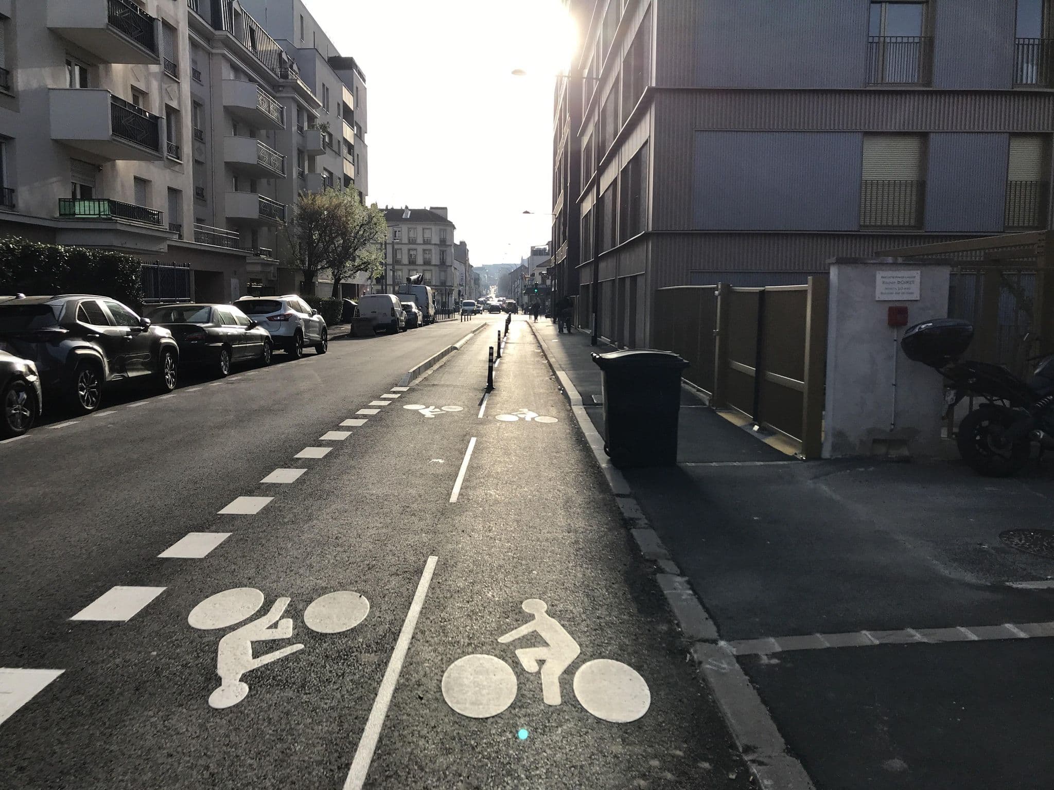Street view near Chambres à PARIS, Ivry-sur-Seine — © josmougn (CC BY-SA · Mapillary)