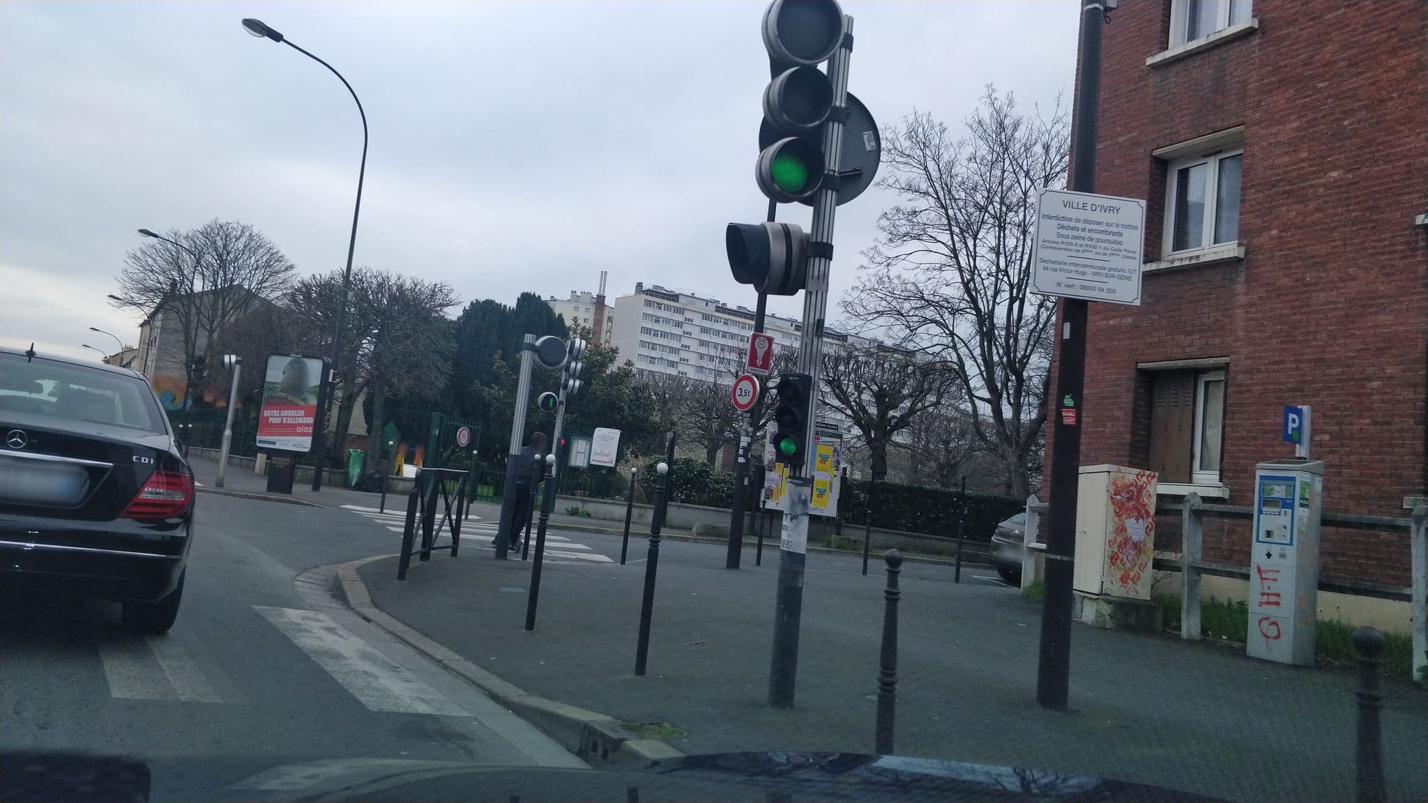Street view near 파리 아르모니 민바ㄱ, Ivry-sur-Seine — © tykayn (CC BY-SA · Mapillary)