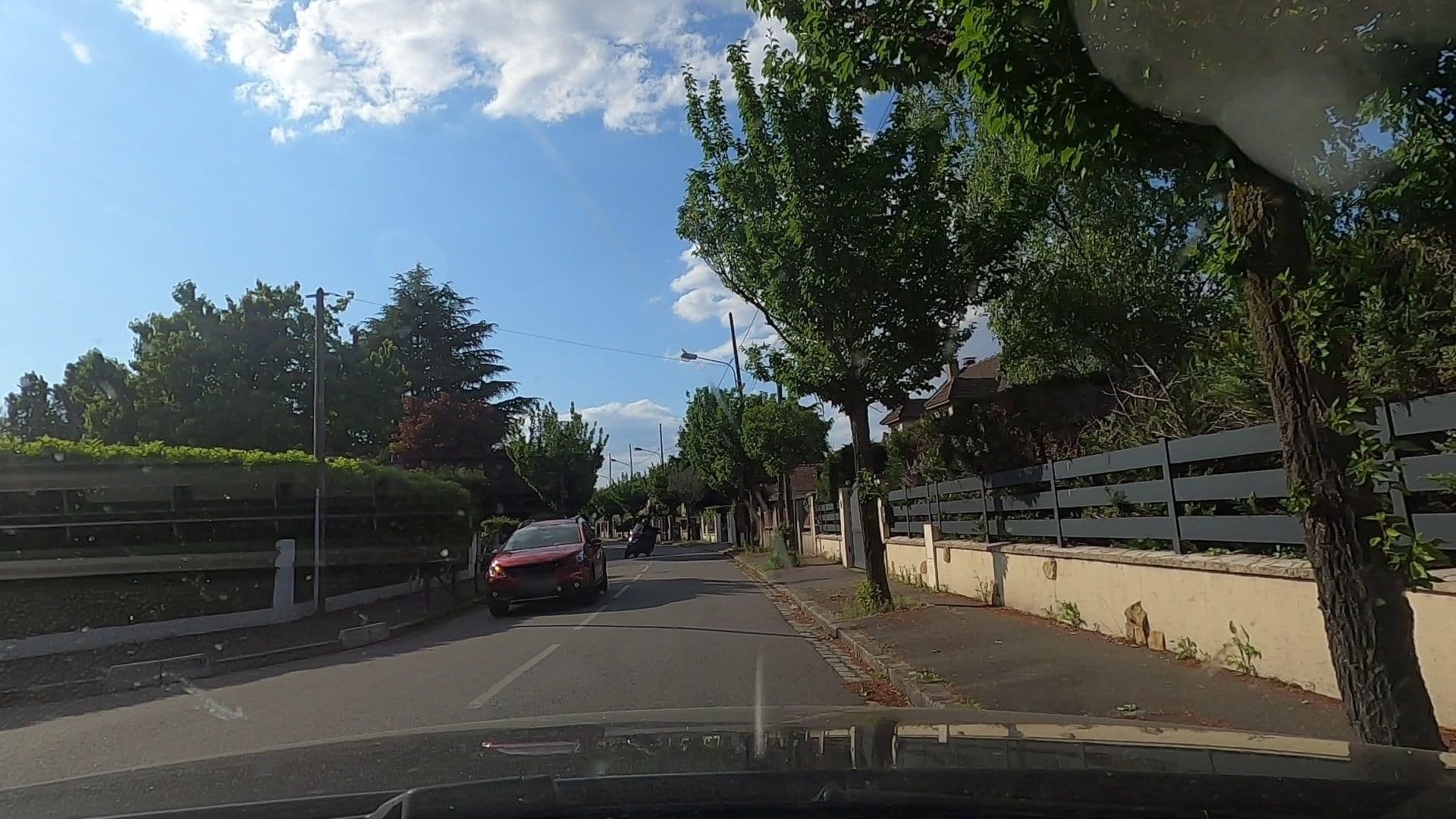 Street view near La Vieille Borde, Viry-Châtillon — © uwekoch (CC BY-SA · Mapillary)
