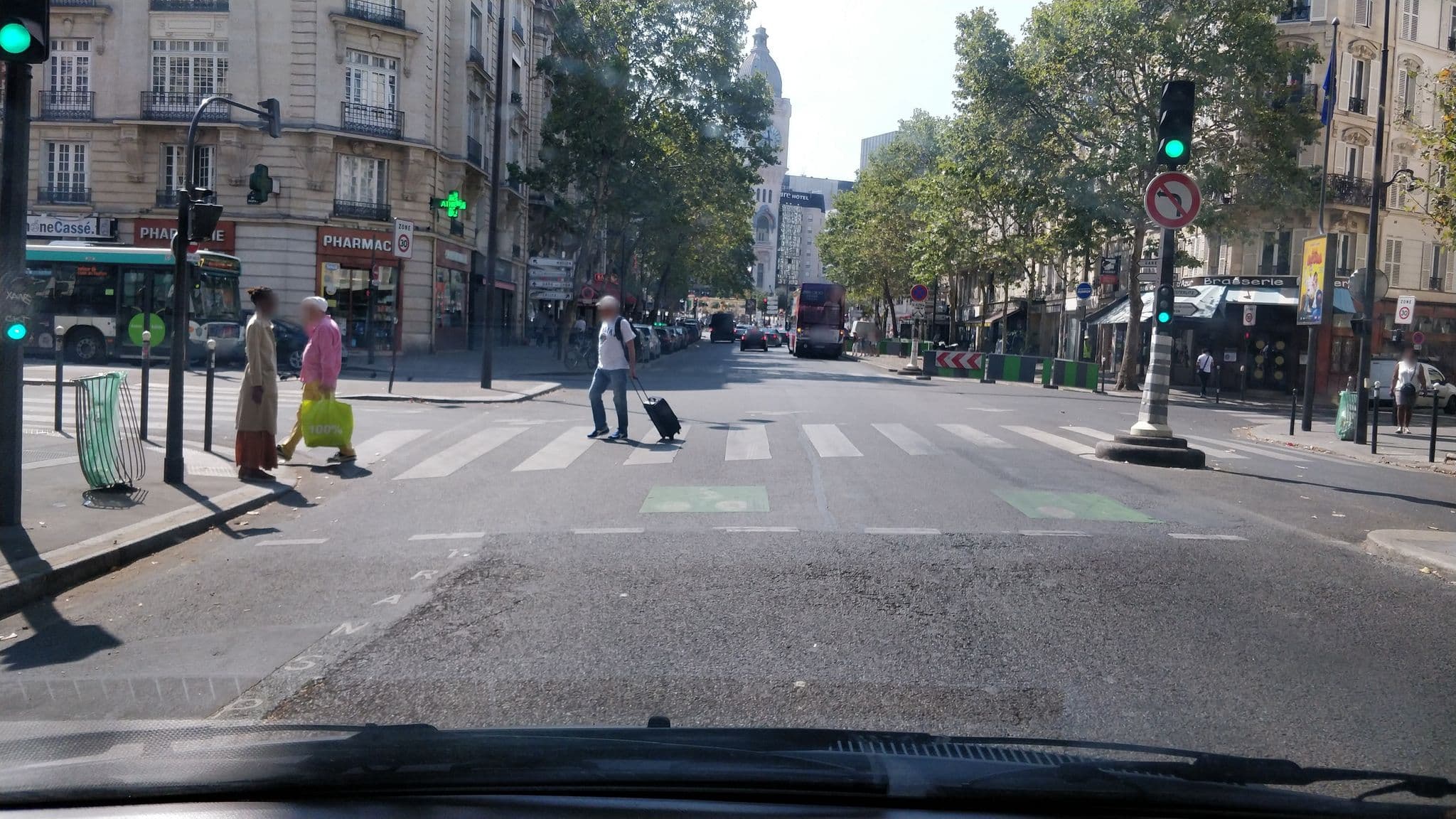 Street view near Holiday Inn Paris - Gare de Lyon Bastille, Quinze-Vingts — © svr123456789 (CC BY-SA · Mapillary)