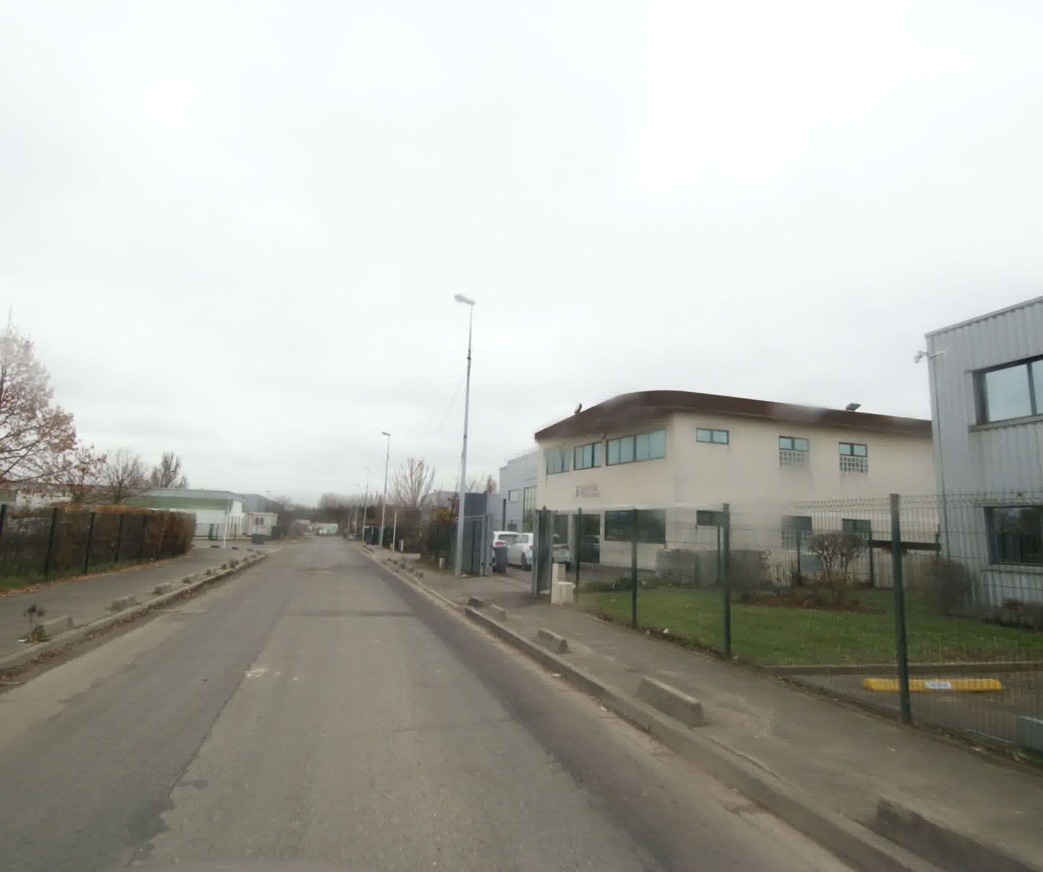 Street view near Etap Hôtel Villeneuve le Roi, Ablon-sur-Seine — © sogefi (CC BY-SA · Mapillary)