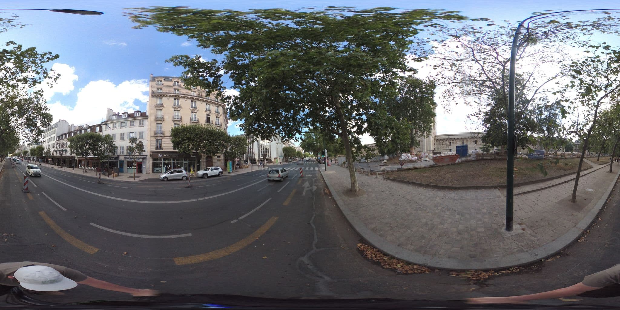 Street view near Hotel St. Louis, Vincennes — © geovelo (CC BY-SA · Mapillary)