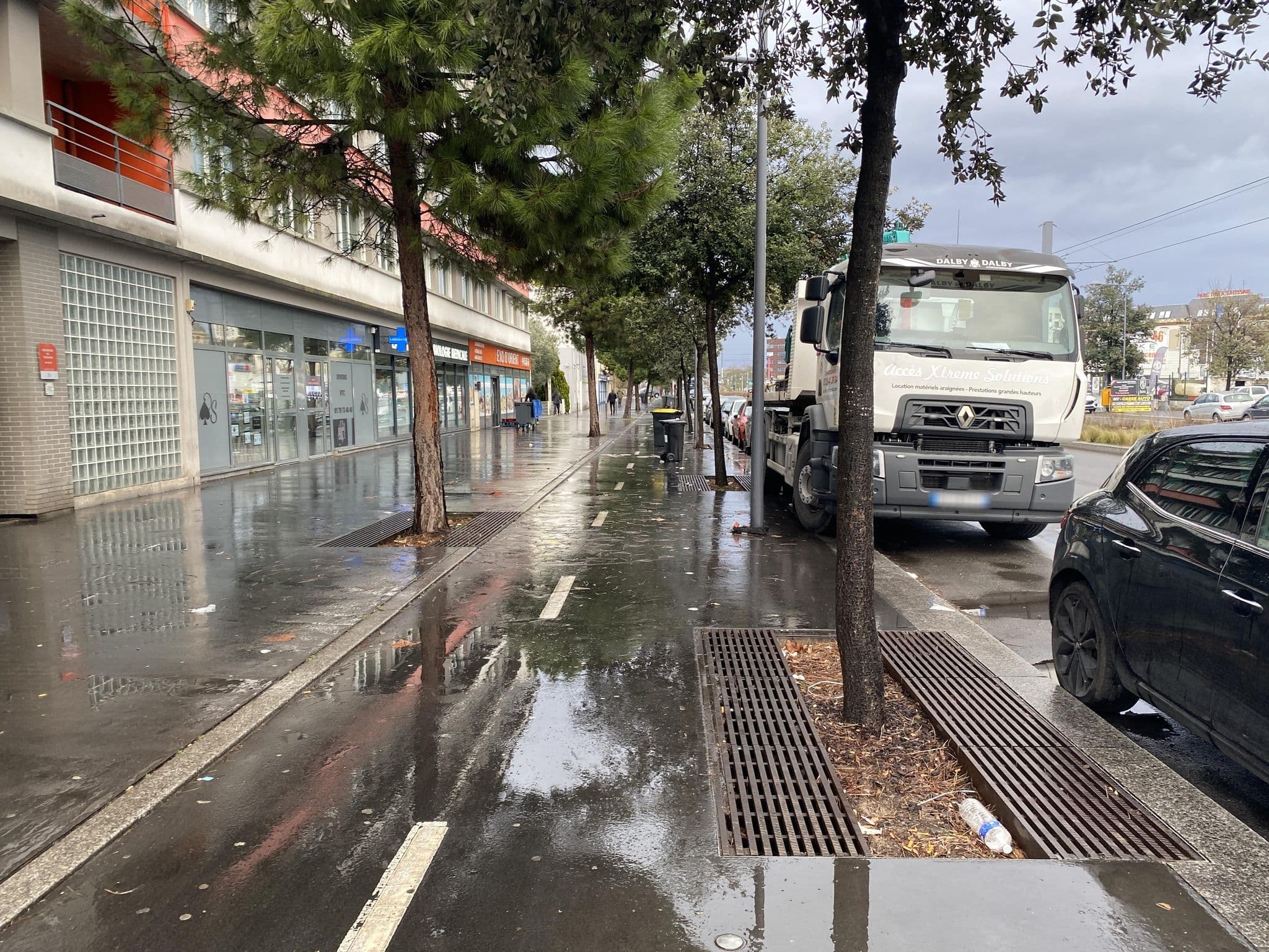 Street view near Adonis Paris Sud, Chevilly-Larue — © WilbocAE (CC BY-SA · Mapillary)