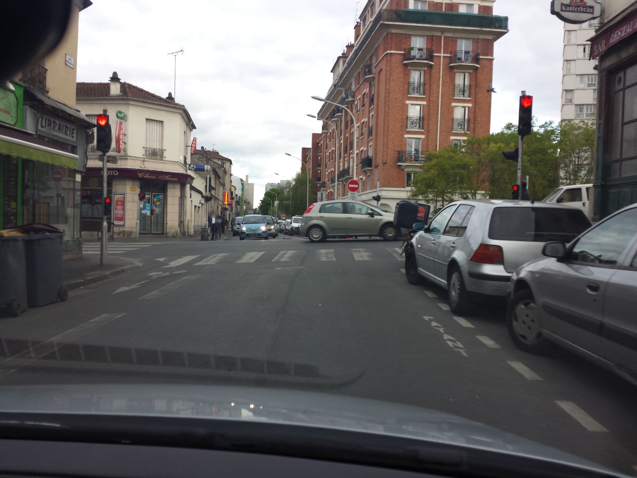 Street view near Kyriad Cachan Sud Hotel Paris, Ivry-sur-Seine — © x_javier (CC BY-SA · Mapillary)