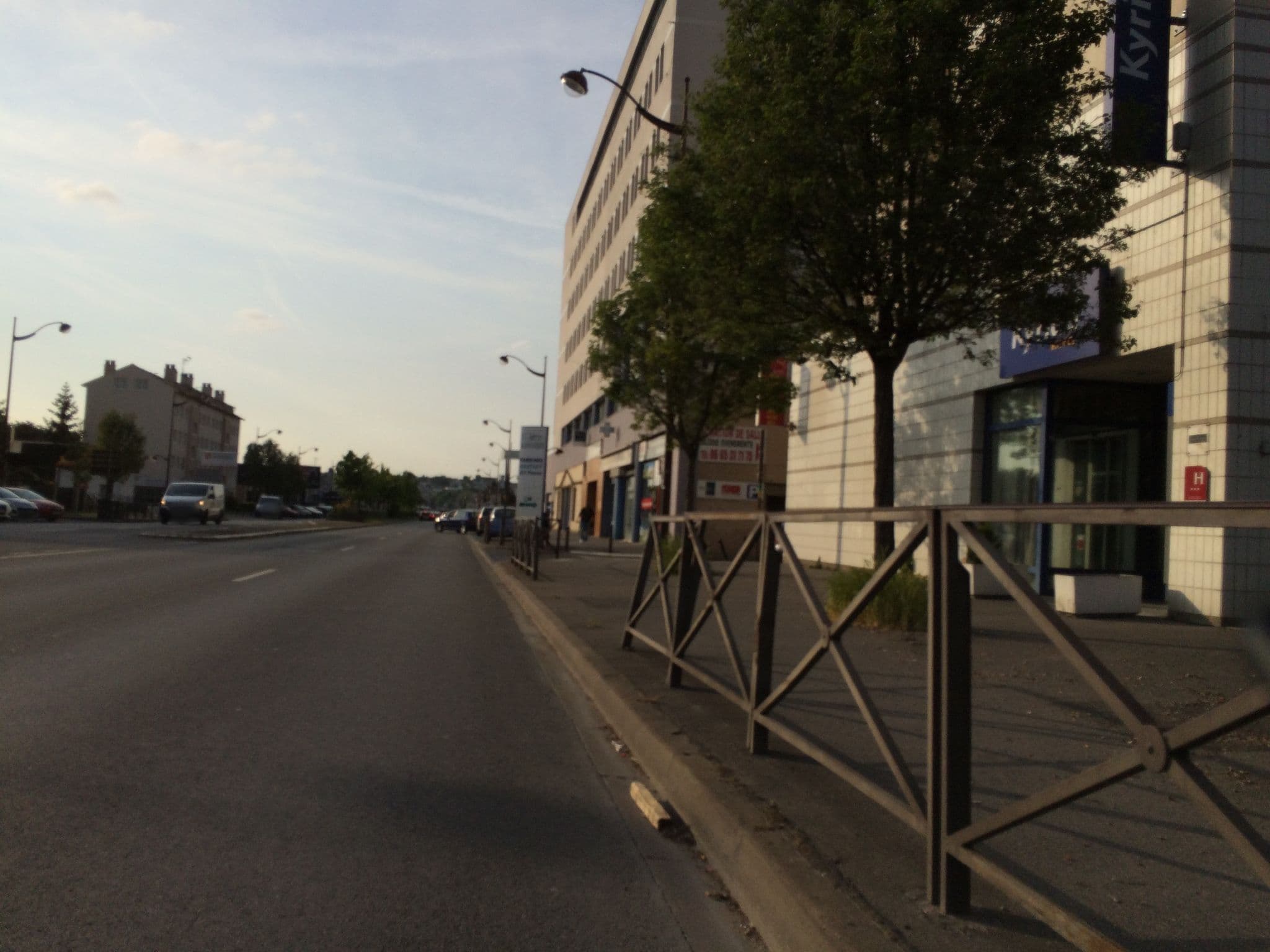 Street view near Hôtel Kyriad Viry-Châtillon, Juvisy-sur-Orge — © josmougn (CC BY-SA · Mapillary)