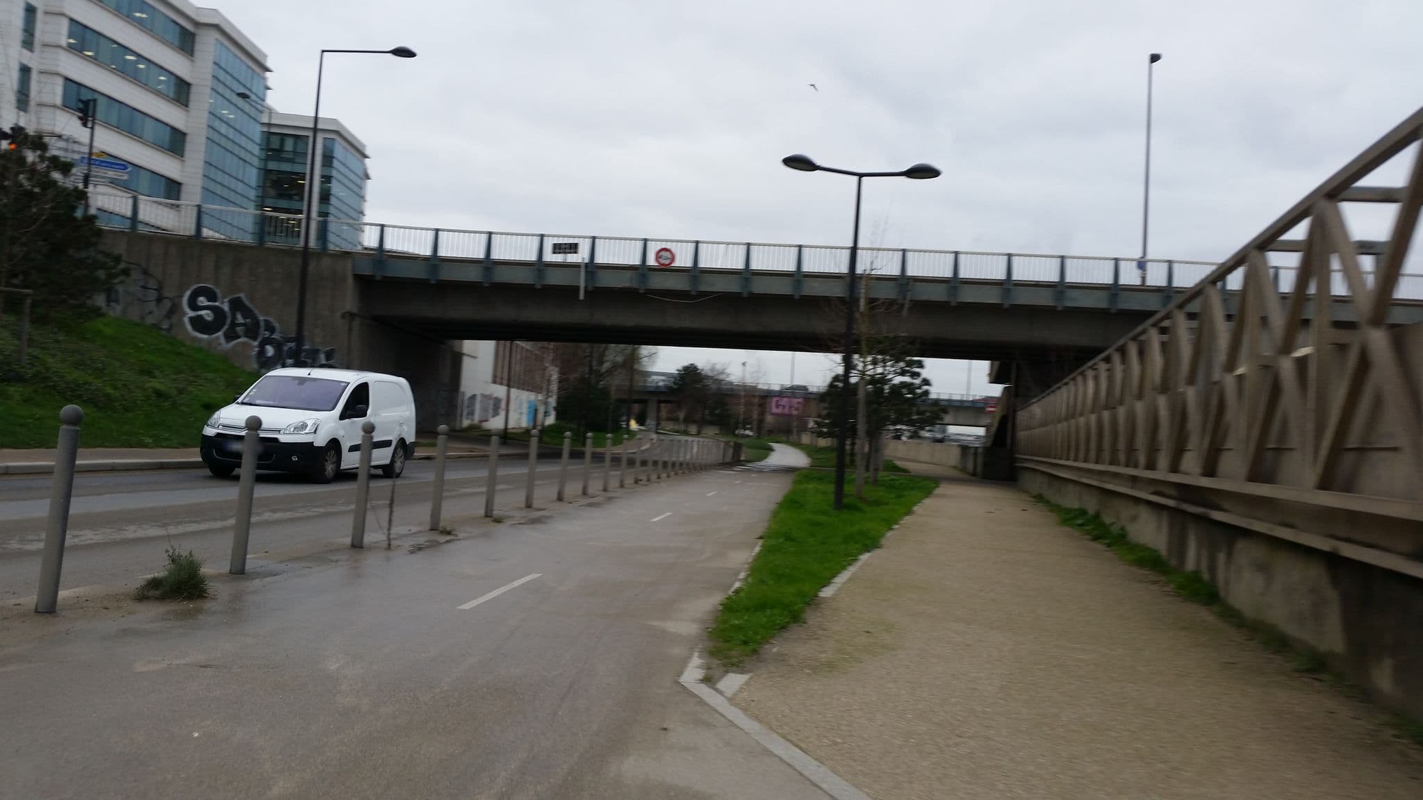 Street view near Room 111 Mercure, Charenton-le-Pont — © obny (CC BY-SA · Mapillary)